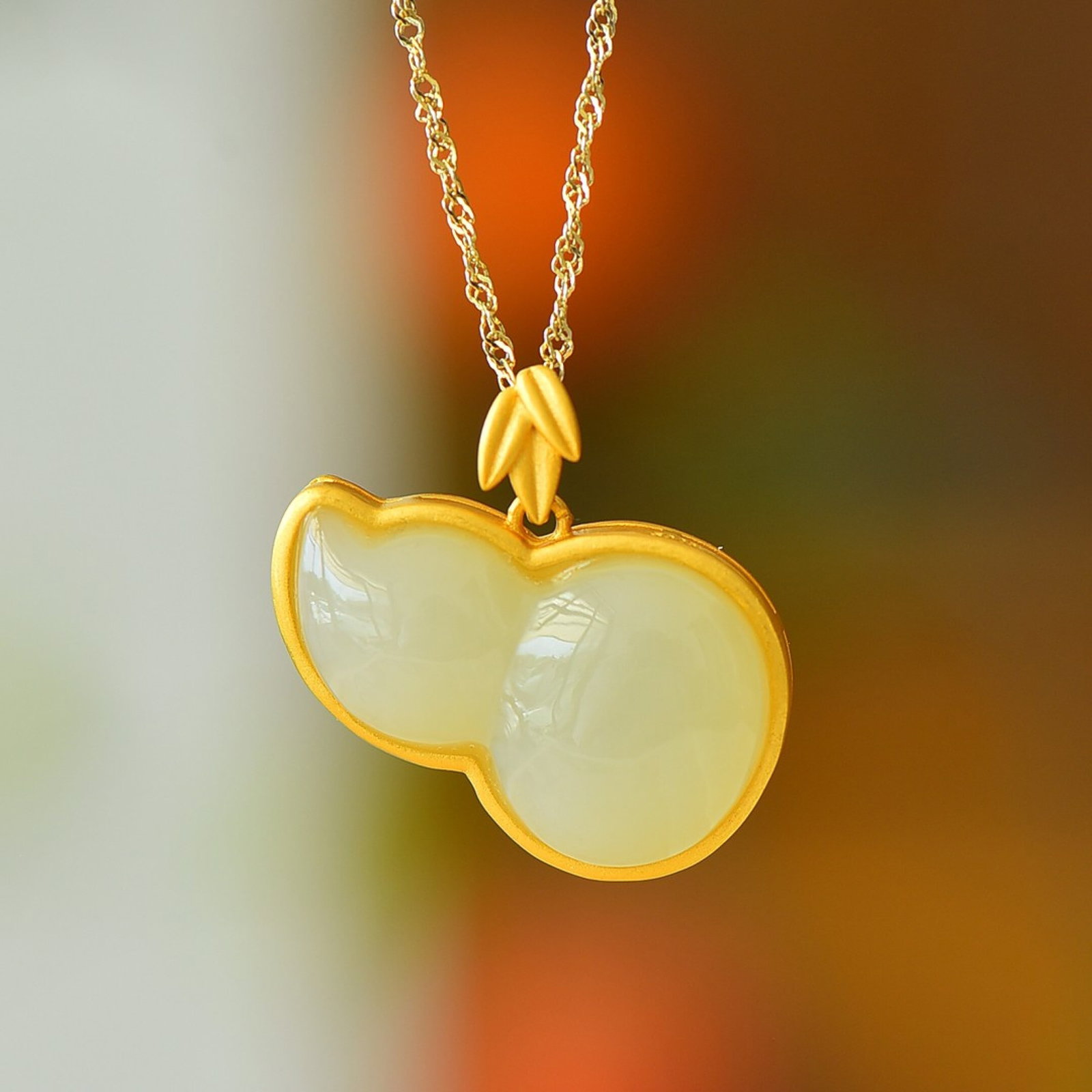 An Exquisite Sterling Silver-Gold Plated Inlaid White Jade Pendant: An Exquisite Sterling Silver-Gold Plated Inlaid White Jade Pendant,Size:15mmx25mm 纯银镀金镶白玉吊坠