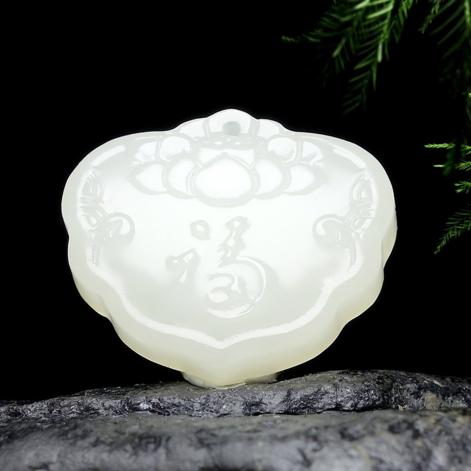 An Exquisite White Jade Lotus Pattern Pendant: An Exquisite White Jade Lotus Pattern Pendant,Size:25mmx20mmx7mm 白玉莲花纹挂件