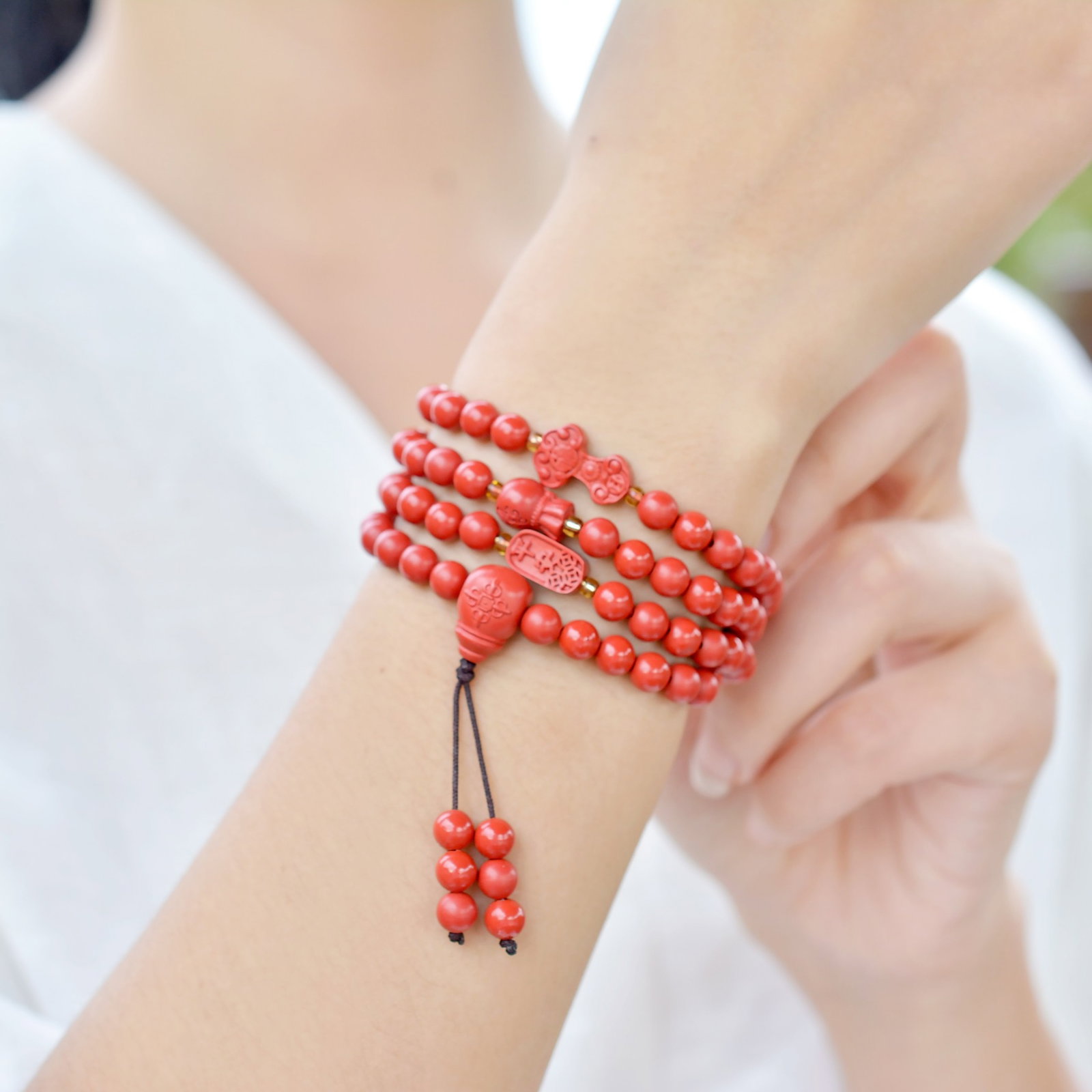 An Exquisite Cinnabar Bracelets: An Exquisite Cinnabar Bracelets,Size:6mmx6mm (寓意)吉祥招财喜庆、驱邪避凶 朱砂手串