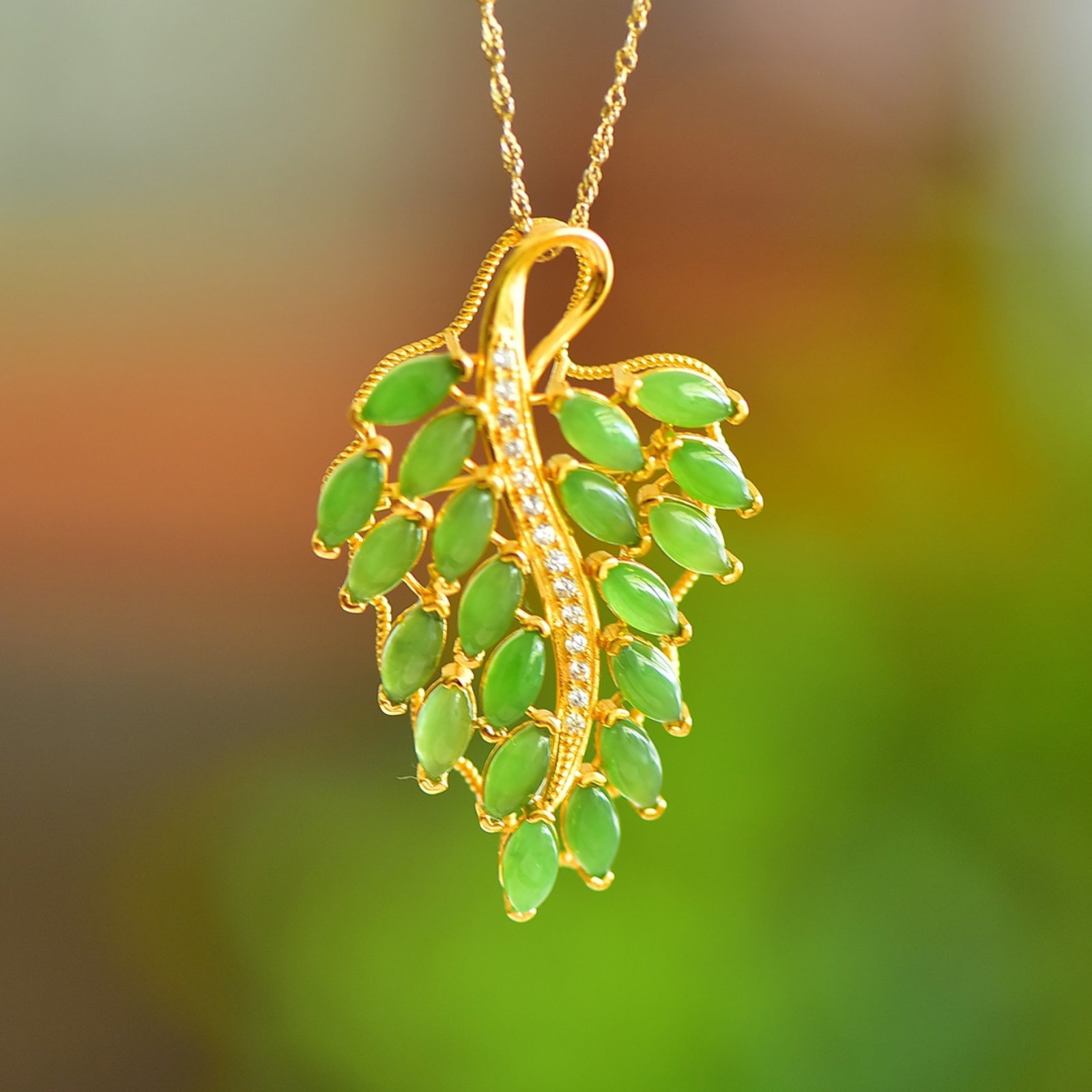 An Exquisite Sterling Silver-Gold Plated Inlaid Jasper Pendant,Inlaid Diamond: An Exquisite Sterling Silver-Gold Plated Inlaid Jasper Pendant,Inlaid Diamond 纯银镀金镶碧玉吊坠,嵌钻石