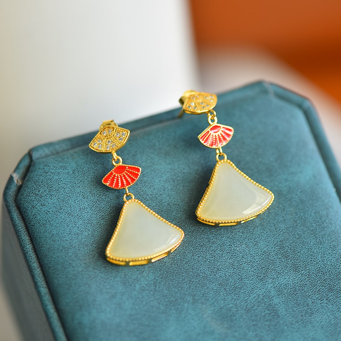 A Pair of Exquisite Sterling Silver-Gold Plated Inlaid White Jade Earrings,Inlaid Diamonds: A Pair of Exquisite Sterling Silver-Gold Plated Inlaid White Jade Earrings,Inlaid Diamonds,Size:12mmx16mm 一对纯银镀金镶白玉耳环,î