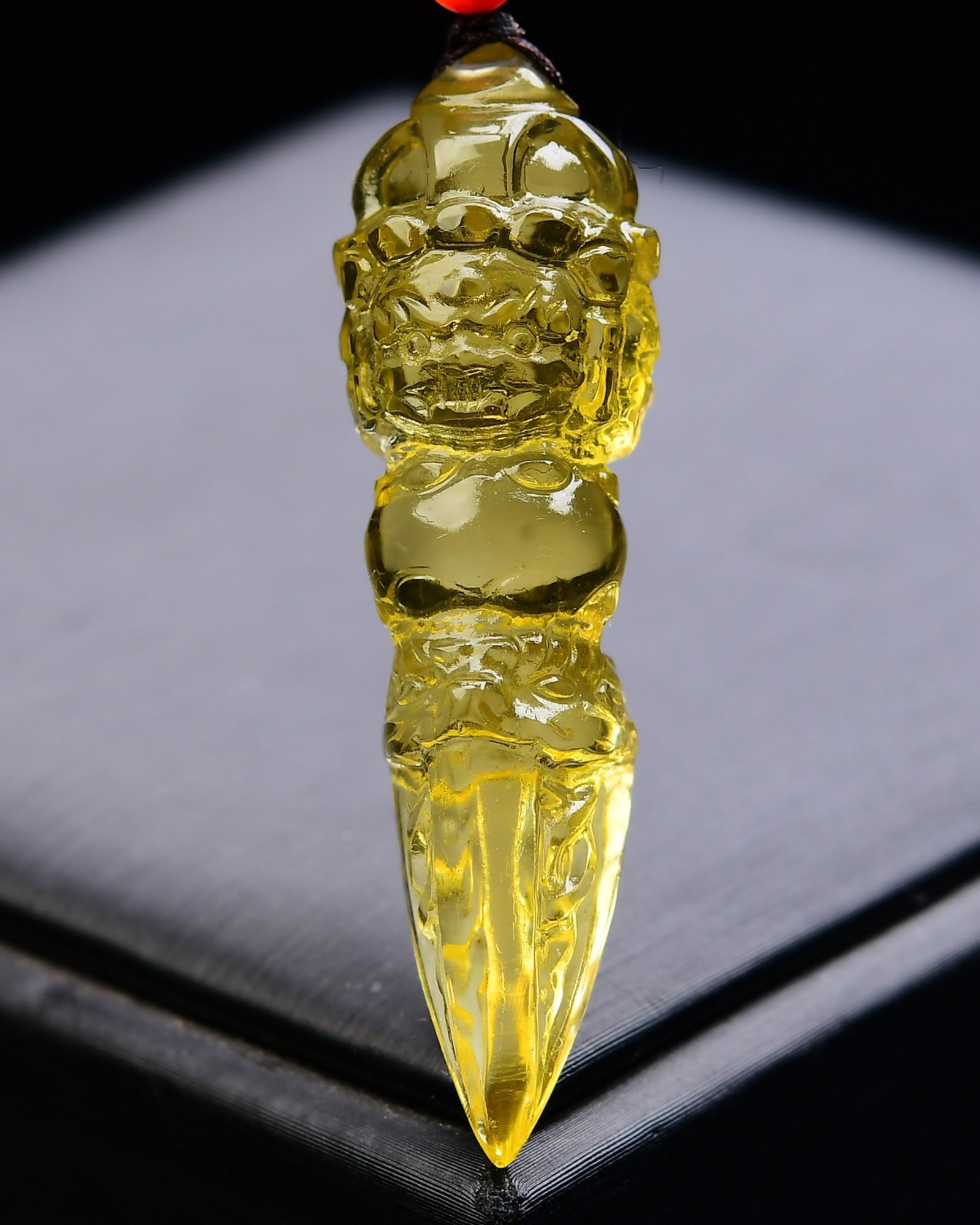 An Exquisite Crystal Beast-Face Pattern Vajry Pestle Pendant: An Exquisite Crystal Beast-Face Pattern Vajry Pestle Pendant,Size:52mmx15mmx15mm,Weight:16g 水晶兽面纹金刚杵吊坠