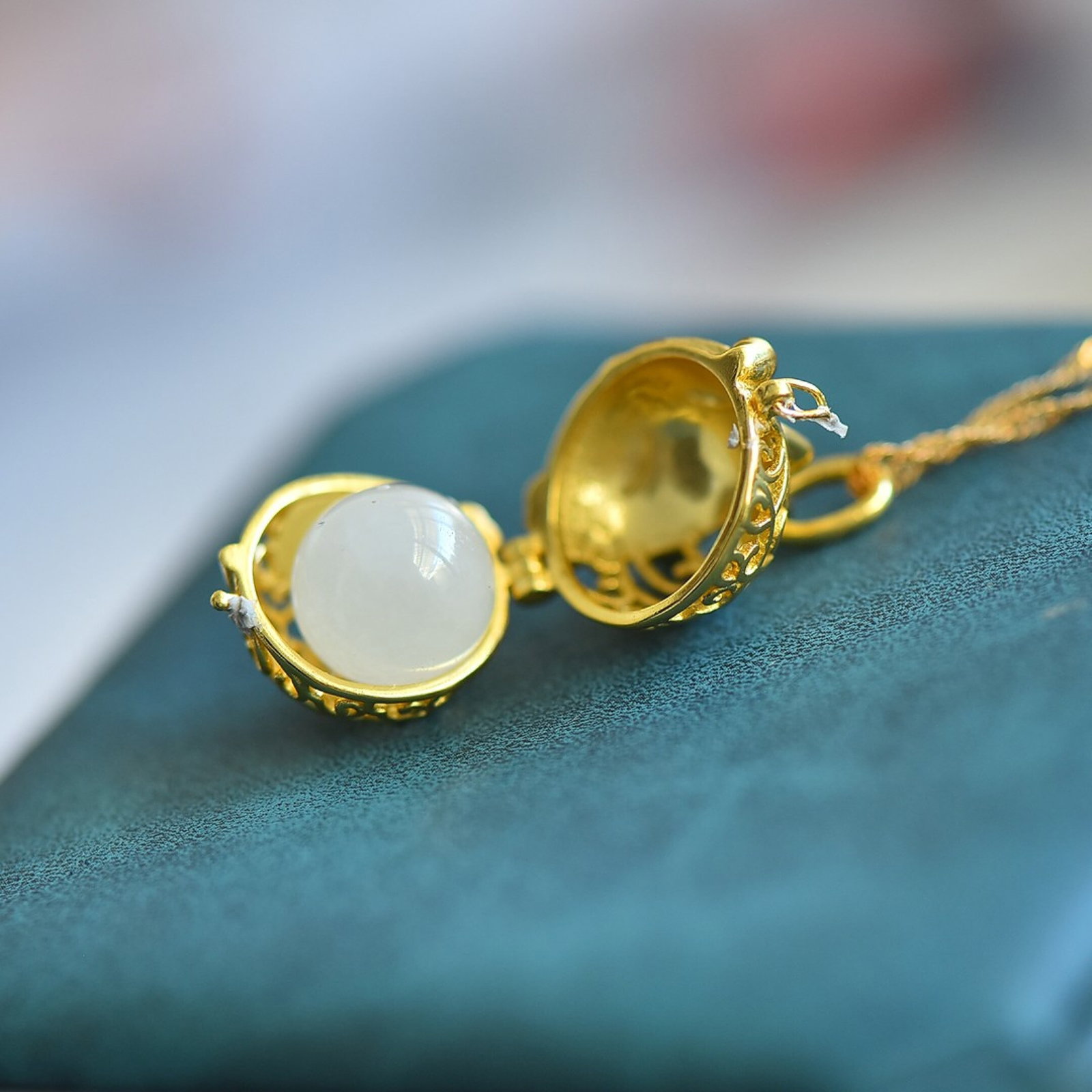 An Exquisite Sterling Silver-Gold Plated Inlaid White Jade Pendant: An Exquisite Sterling Silver-Gold Plated Inlaid White Jade Pendant,Size:8mmx8mm 纯银镀金镶白玉吊坠