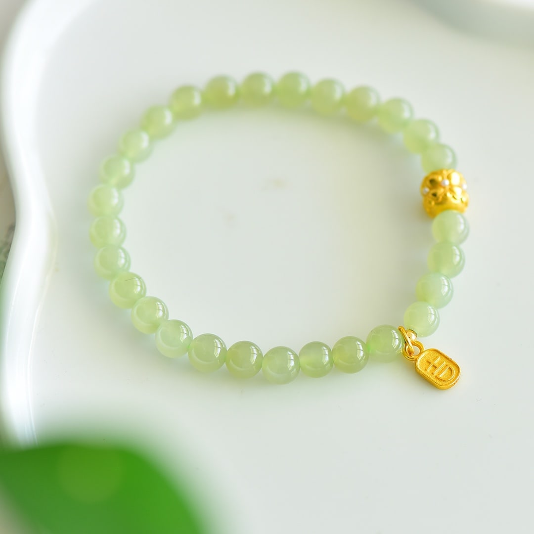 An Exquisite Greenish Jade Bracelets: An Exquisite Greenish Jade Bracelets,Size:6mm 青白玉手串