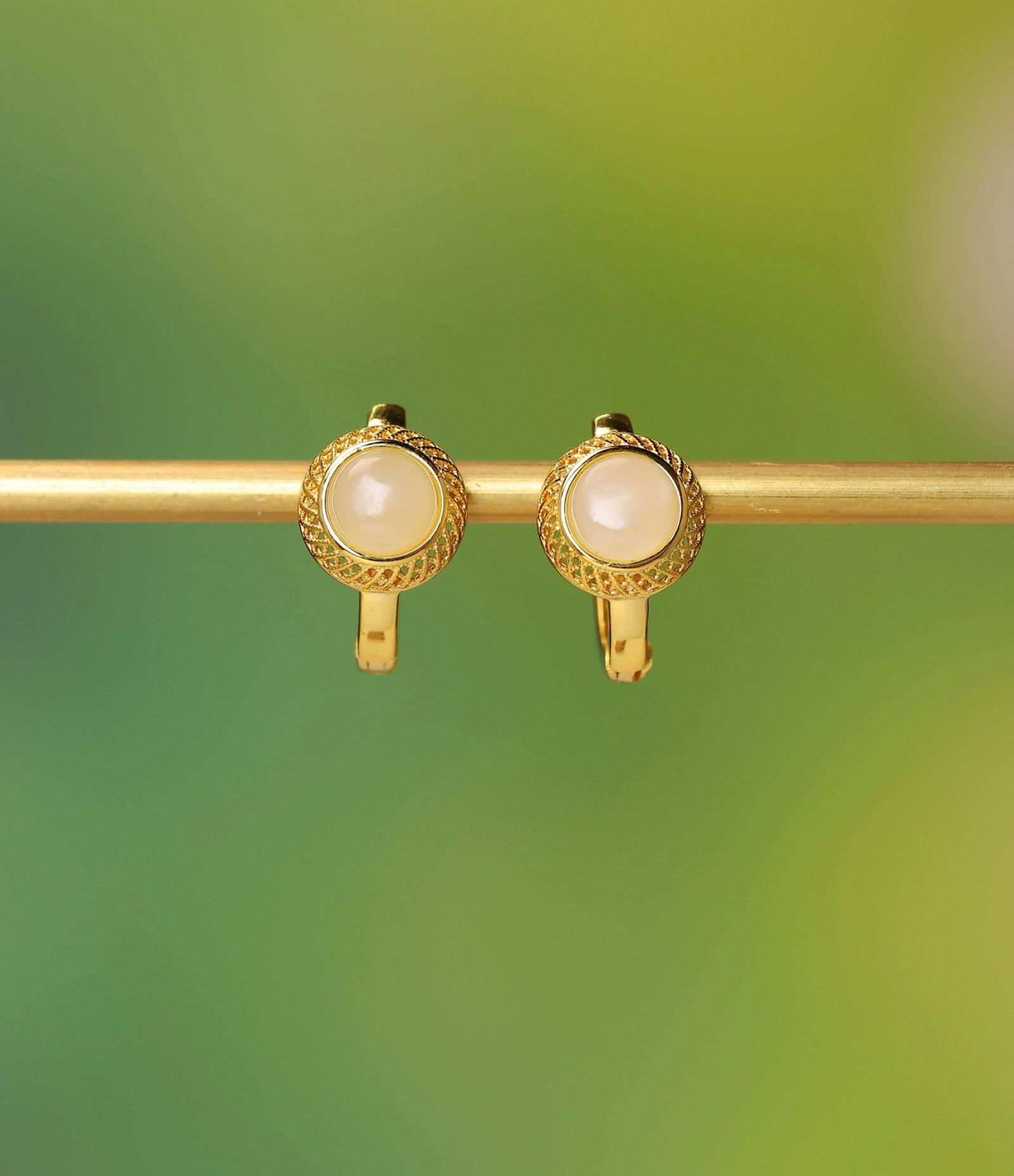 A Pair of Exquisite Sterling Silver-Gold Plated Inlaid White Jade Earrings: A Pair of Exquisite Sterling Silver-Gold Plated Inlaid White Jade Earrings,Size:5mmx5mm 一对纯银镀金镶白玉耳环