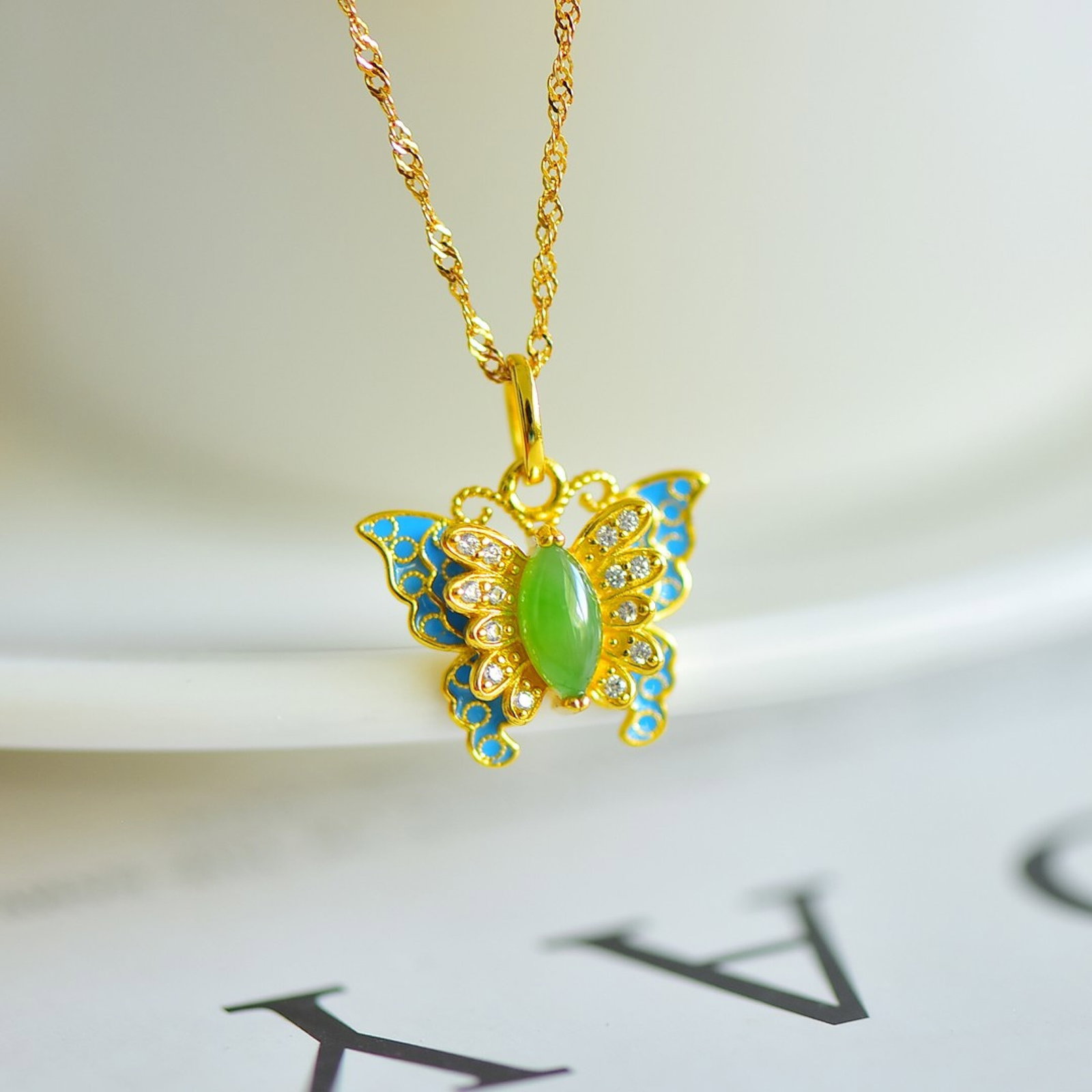 An Exquisite Sterling Silver-Gold Plated Inlaid Jasper Pendant,Inlaid Diamonds: An Exquisite Sterling Silver-Gold Plated Inlaid Jasper Pendant,Inlaid Diamonds,Size:4mmx8mm 纯银镀金镶碧玉吊坠,嵌钻石