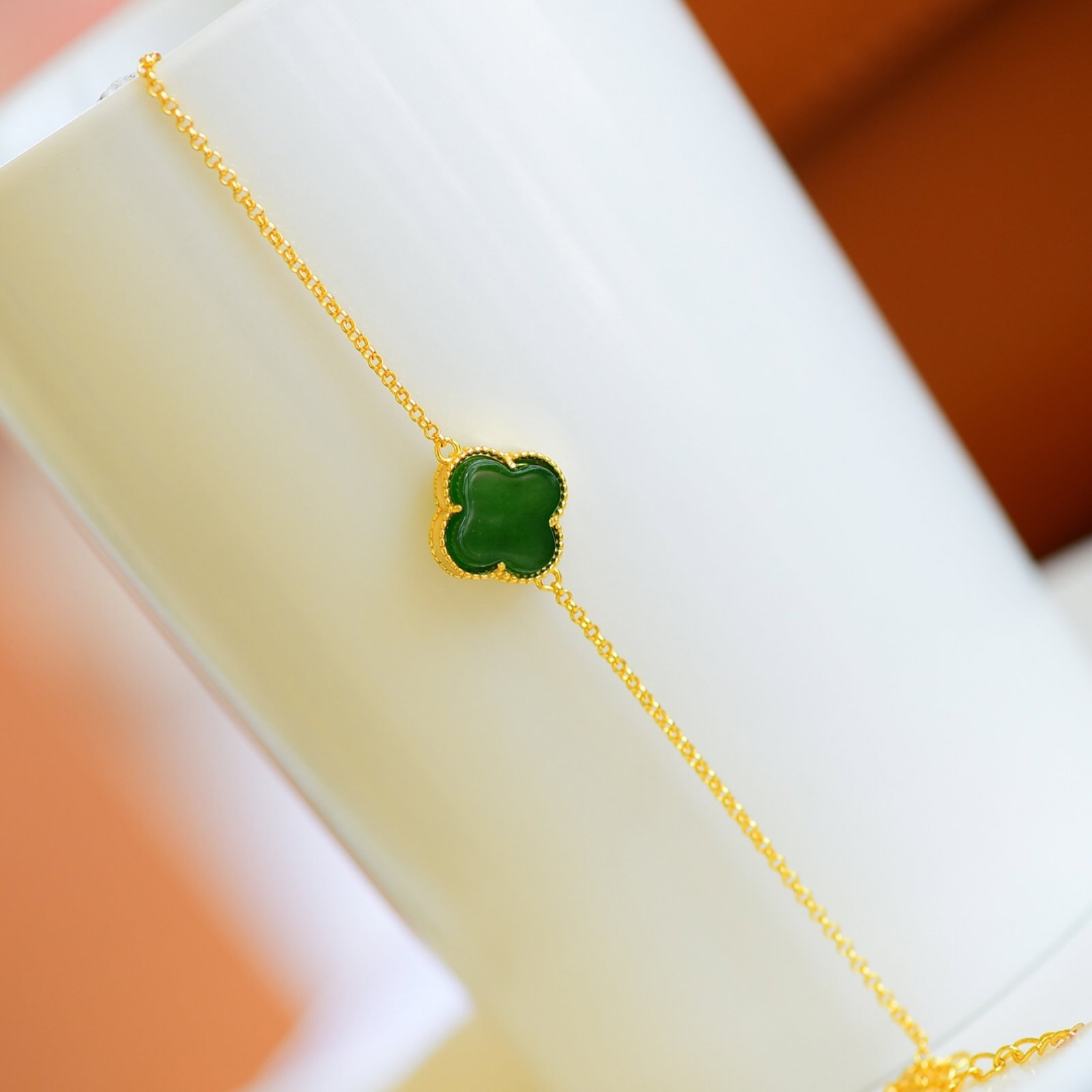 An Exquisite Sterling Silver-Gold Plated Inlaid Jasper Bracelet: Sterling Silver-Gold Plated Inlaid Jasper Bracelet , Size :12mmx12mm 纯银镀金镶碧玉手链,尺寸:12mmx12mm