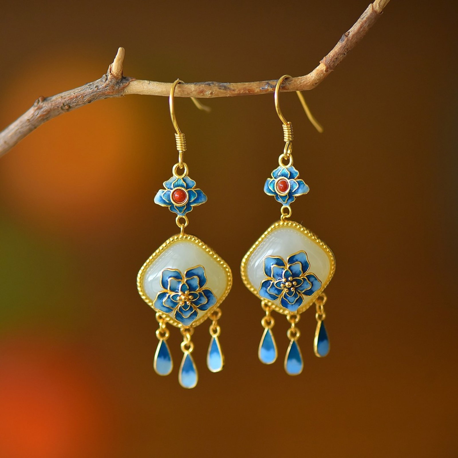 A Pair of Exquisite Sterling Silver-Gold Plated Inlaid White Jade Enamel Earrings: A Pair of Exquisite Sterling Silver-Gold Plated Inlaid White Jade Enamel Earrings,Size:12mmx12mm