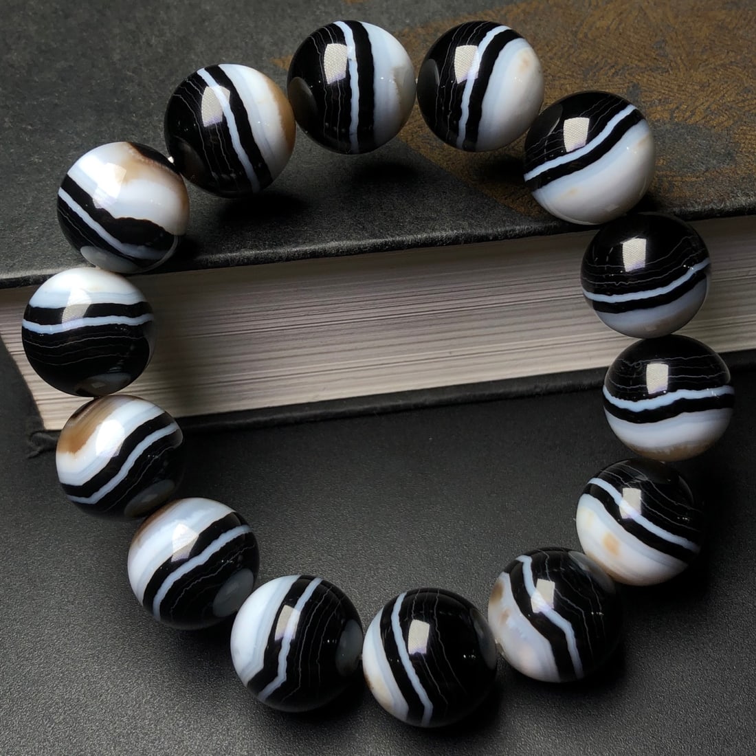 An Exquisite Agate Bracelets: An Exquisite Agate Bracelets,Size:16mm 玛瑙手串