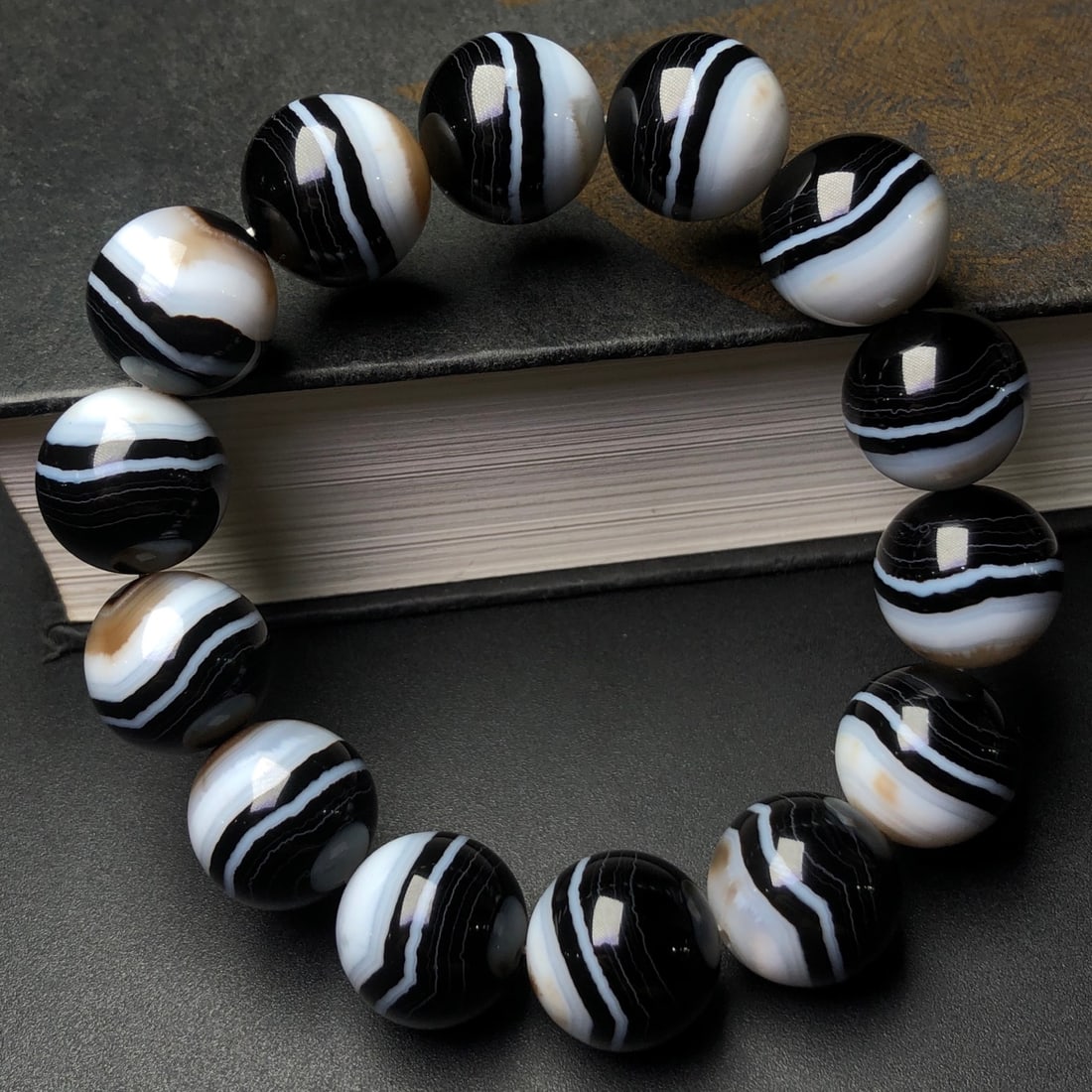 An Exquisite Agate Bracelets - 2