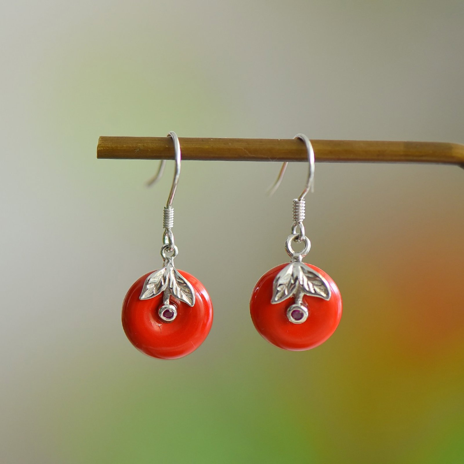 A Pair of Exquisite Sterling Silver Inlaid Cinnabar Earrings: A Pair of Exquisite Sterling Silver Inlaid Cinnabar Earrings,Size:12mmx12mm 寓意:平平安安,金枝玉叶 一对纯银镶&