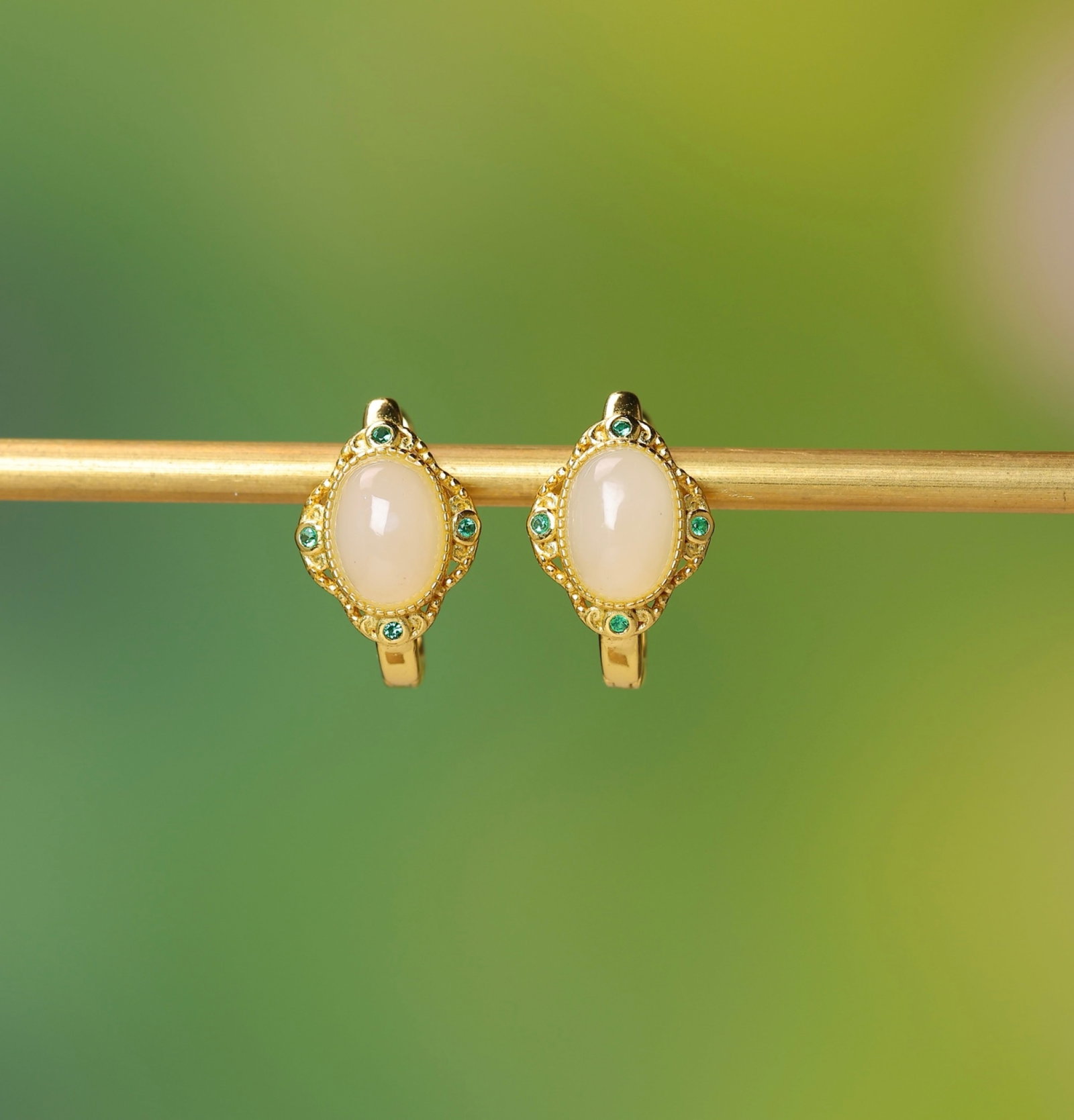A Pair of Exquisite Sterling Silver-Gold Plated Inlaid White Jade Earrings,Inlaid Diamond: A Pair of Exquisite Sterling Silver-Gold Plated Inlaid White Jade Earrings,Inlaid Diamond,Size:5mmx7mm 一对纯银镀金镶白玉耳环,嵌