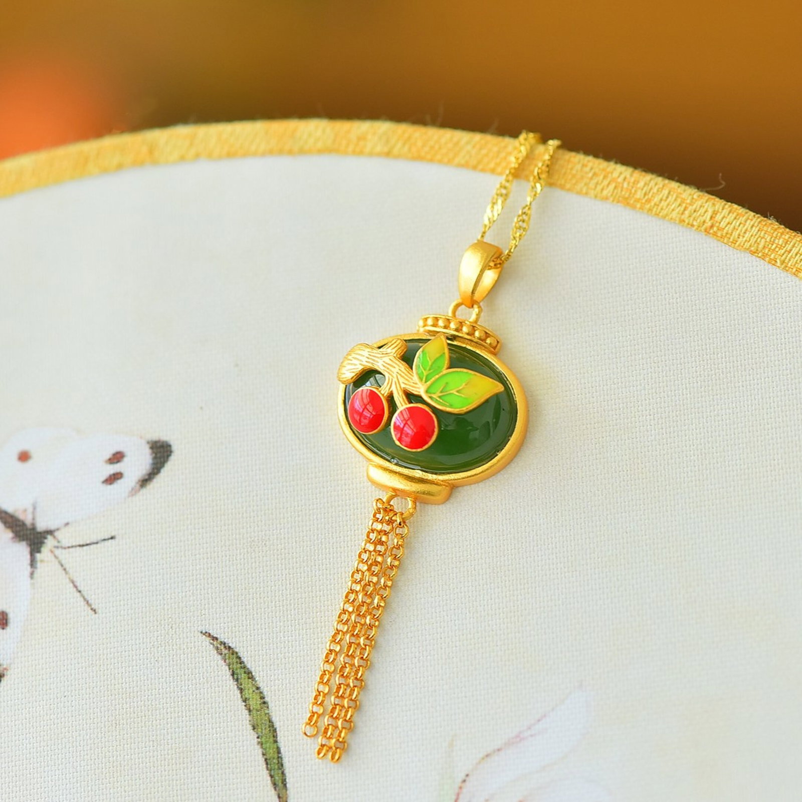 An Exquisite Sterling Silver-Gold Plated Inlaid Jasper Pendant: An Exquisite Sterling Silver-Gold Plated Inlaid Jasper Pendant 纯银镀金镶碧玉吊坠
