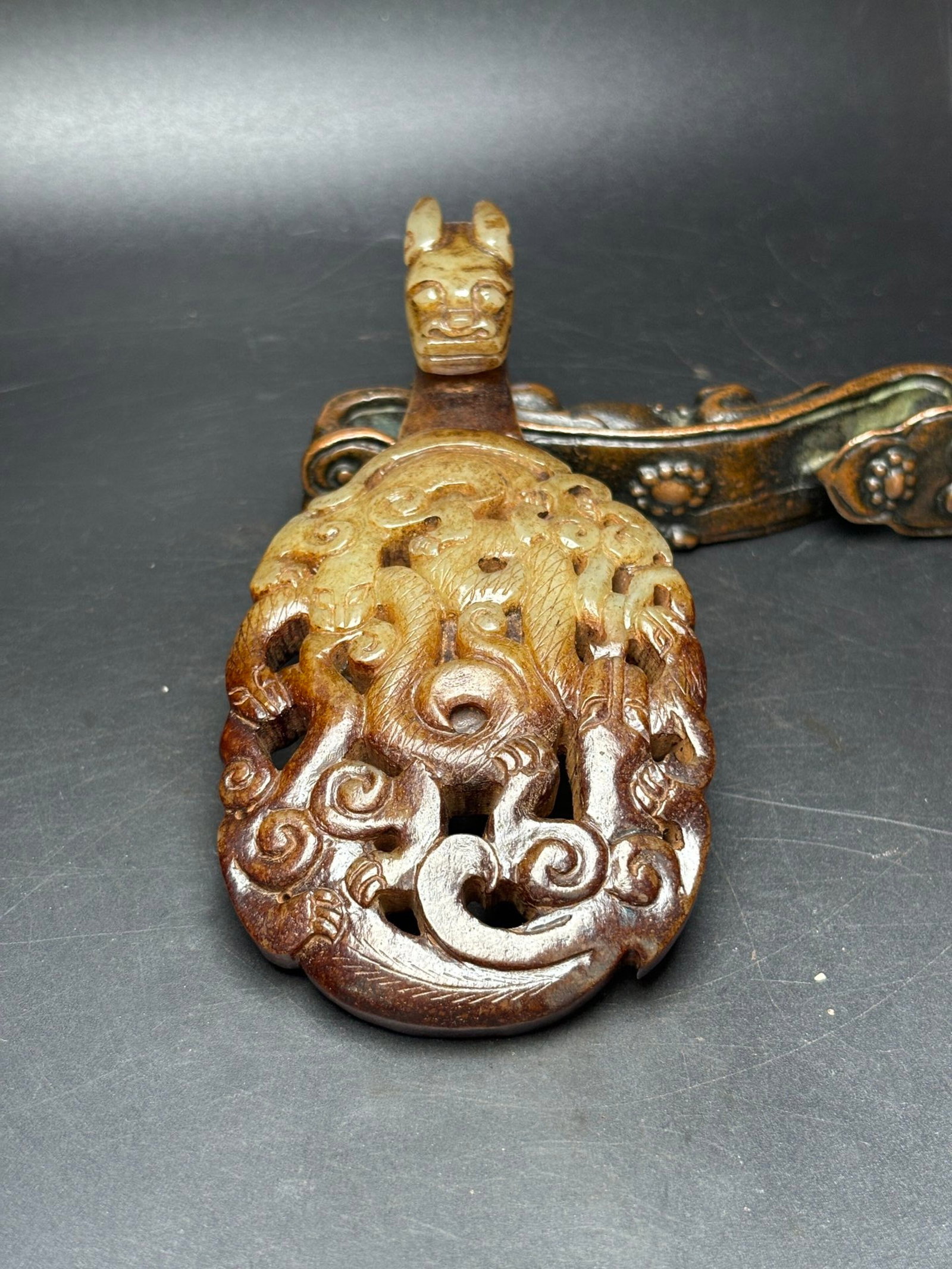 An Exquisite White Jade Dragon Pattern Hook - 2