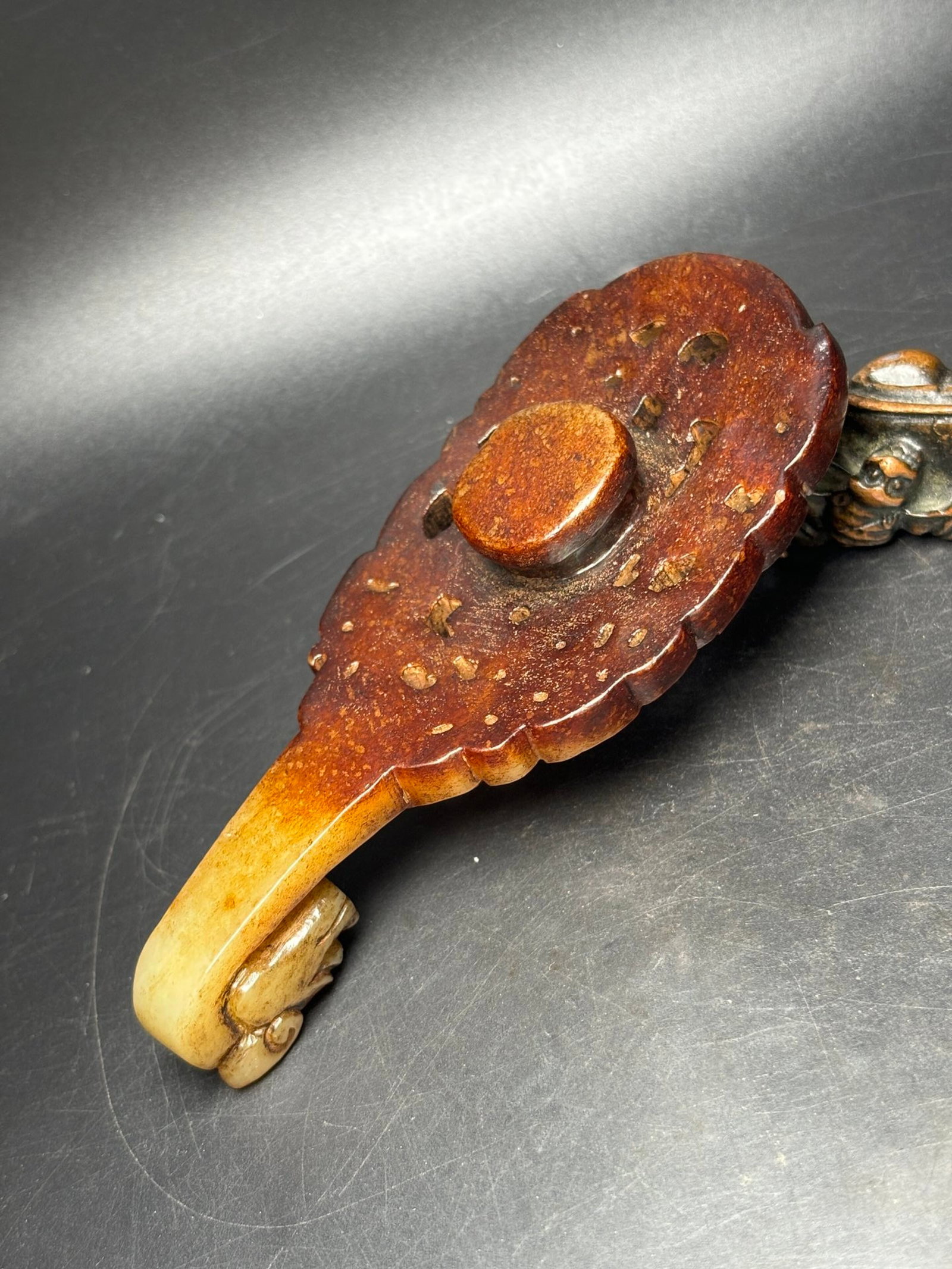An Exquisite White Jade Dragon Pattern Hook - 3