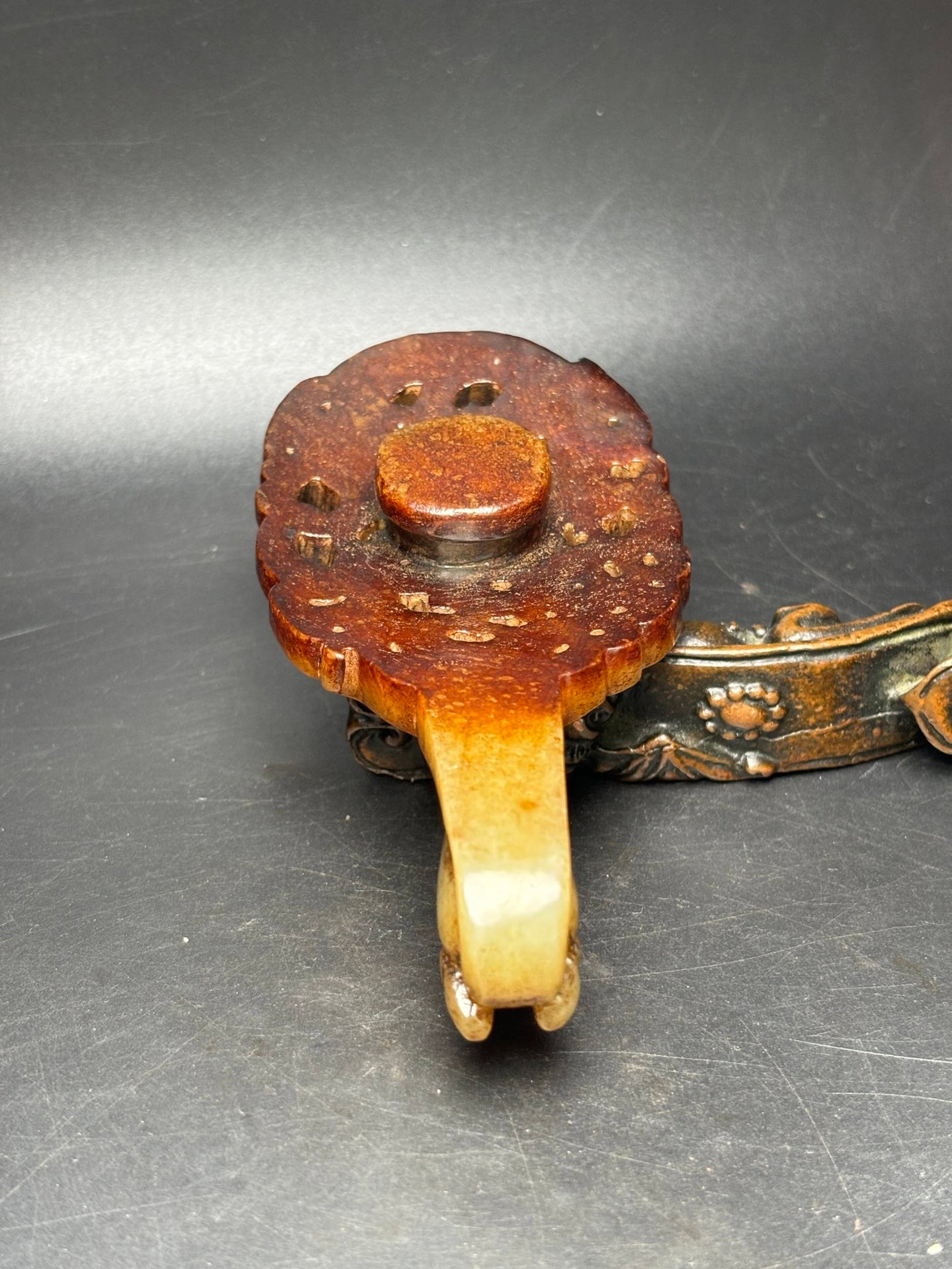 An Exquisite White Jade Dragon Pattern Hook - 4