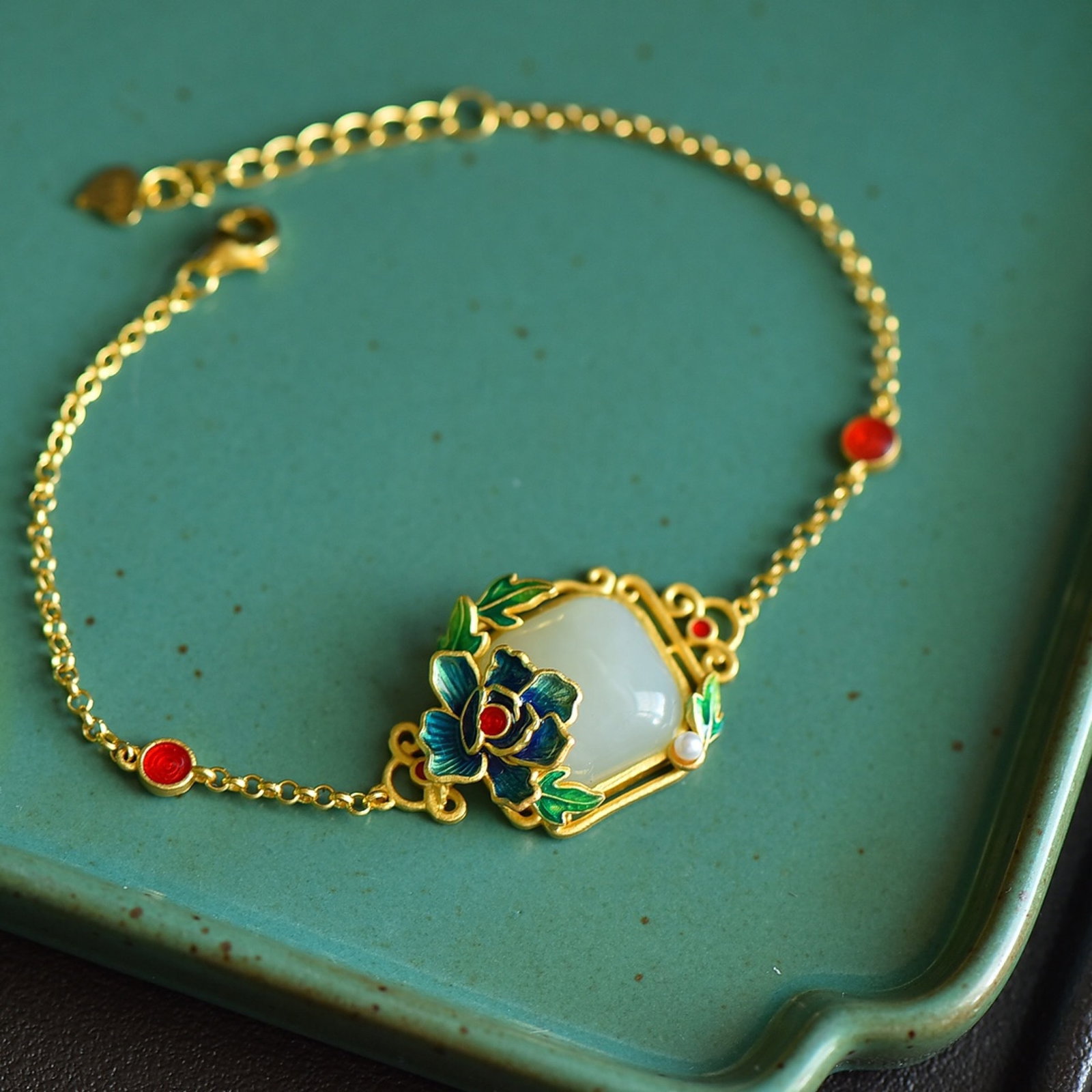 An Exquisite Sterling Silver-Gold Plated Inlaid White Jade Bracelet: An Exquisite Sterling Silver-Gold Plated Inlaid White Jade Bracelet 纯银镀金镶白玉手链