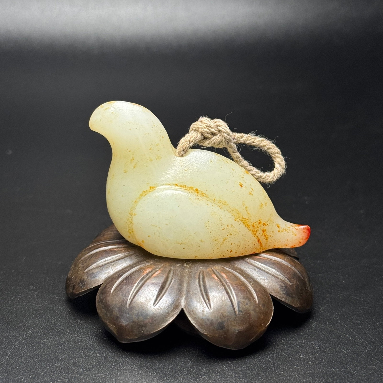 An Exquisite White Jade Bird Pendant: An Exquisite White Jade Bird Pendant,Qing Dynasty,China,Size:57mmx36mmx28mm,Weight:45g 白玉鸟挂件,中国清代