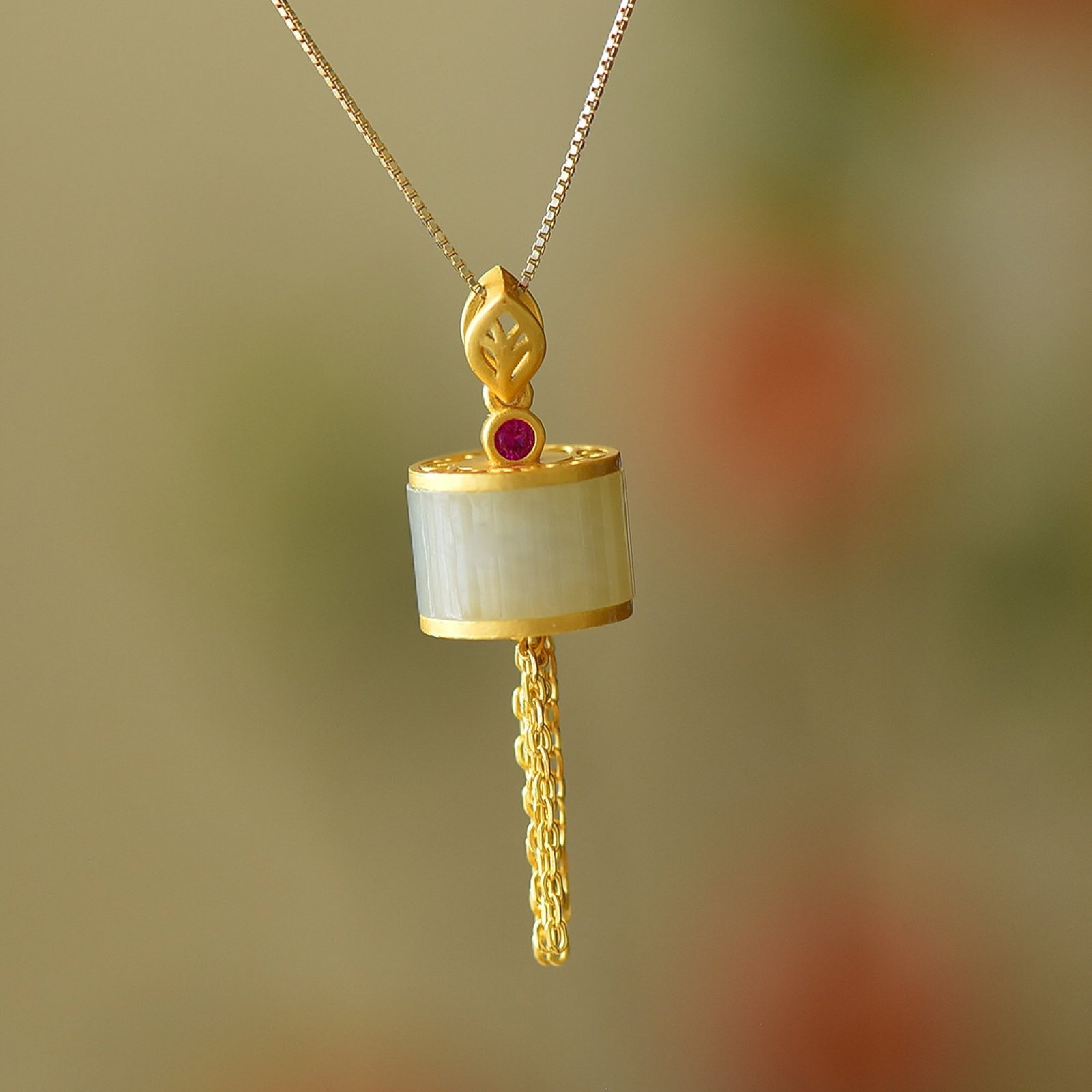 An Exquisite Sterling Silver-Gold Plated Inlaid White Jade Pendant: An Exquisite Sterling Silver-Gold Plated Inlaid White Jade Pendant,Size:7mmx12mm 纯银镀金镶白玉吊坠