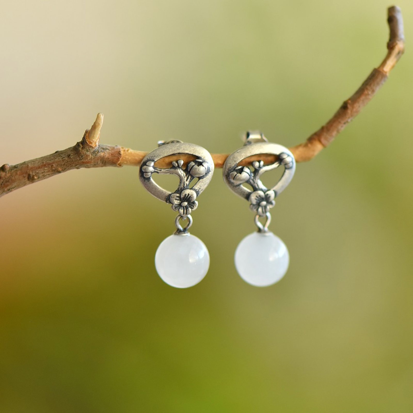 A Pair of Exquisite Sterling Silver Inlaid White Jade Earrings: A Pair of Exquisite Sterling Silver Inlaid White Jade Earrings,Size:8mmx8mm 一对纯银镶白玉耳环