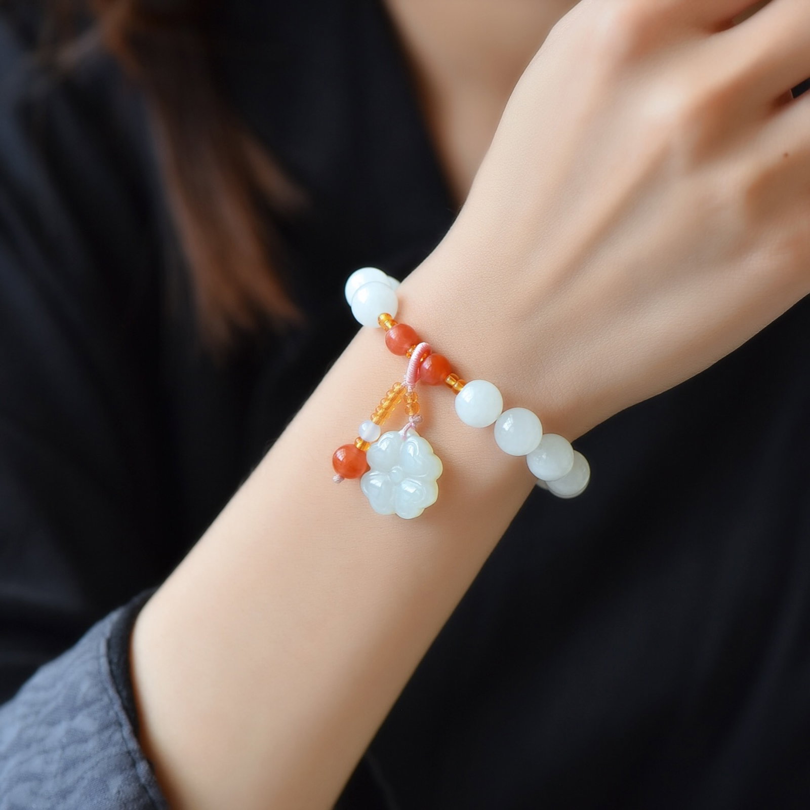 An Exquisite White Jade Bracelets: An Exquisite White Jade Bracelets (寓意)吉祥如意 玉脂白润 白玉手串