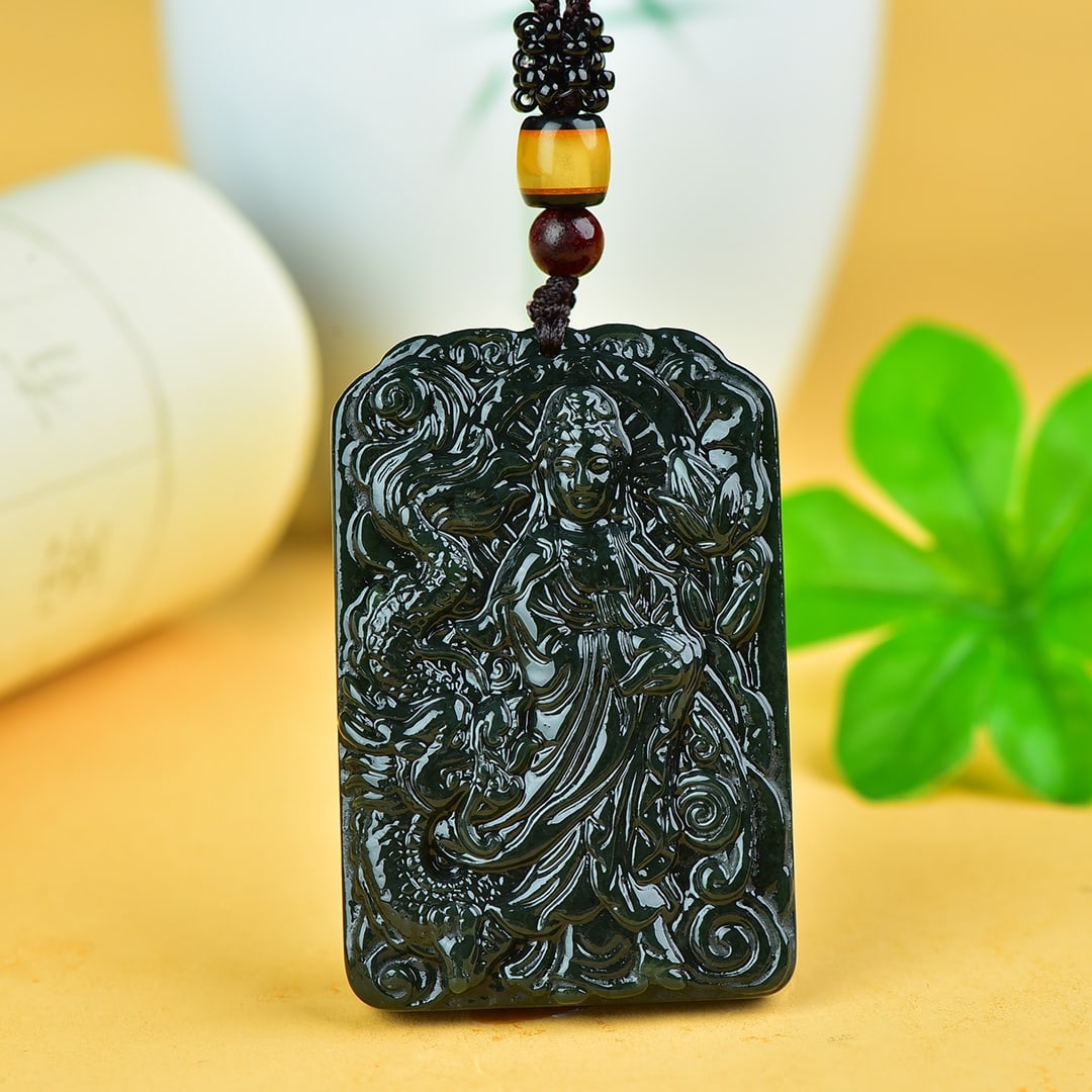 An Exquisite Sapphire Avalokitesvara Dragon Pattern Pendant: An Exquisite Sapphire Avalokitesvara Dragon Pattern Pendant,Size:37mmx55mm 寓意:普度众生 青玉观音像龙纹牌