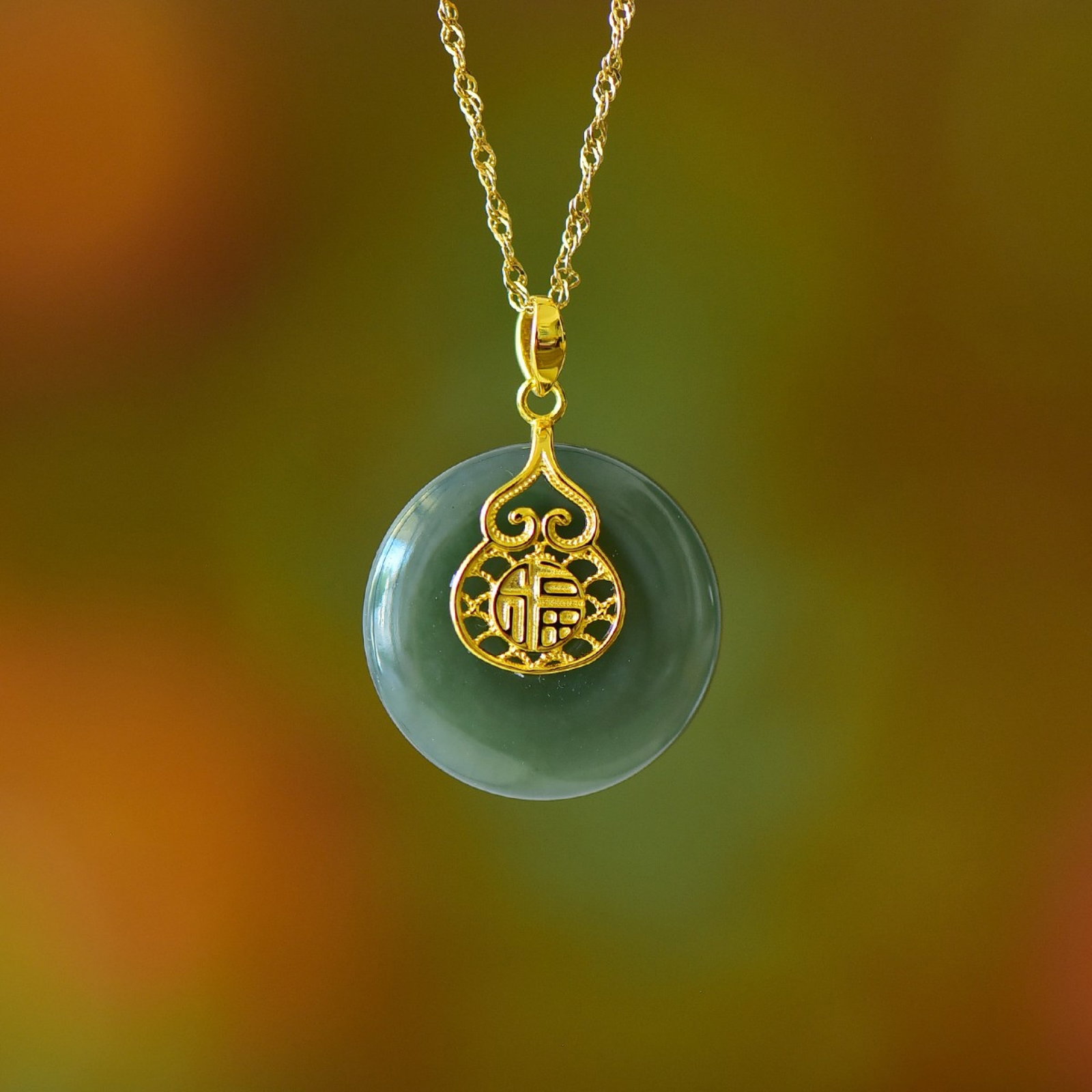 An Exquisite Sterling Silver-Gold Plated Inlaid Sapphire Pendant: An Exquisite Sterling Silver-Gold Plated Inlaid Sapphire Pendant,Size:20mmx20mm 纯银镀金镶青玉吊坠
