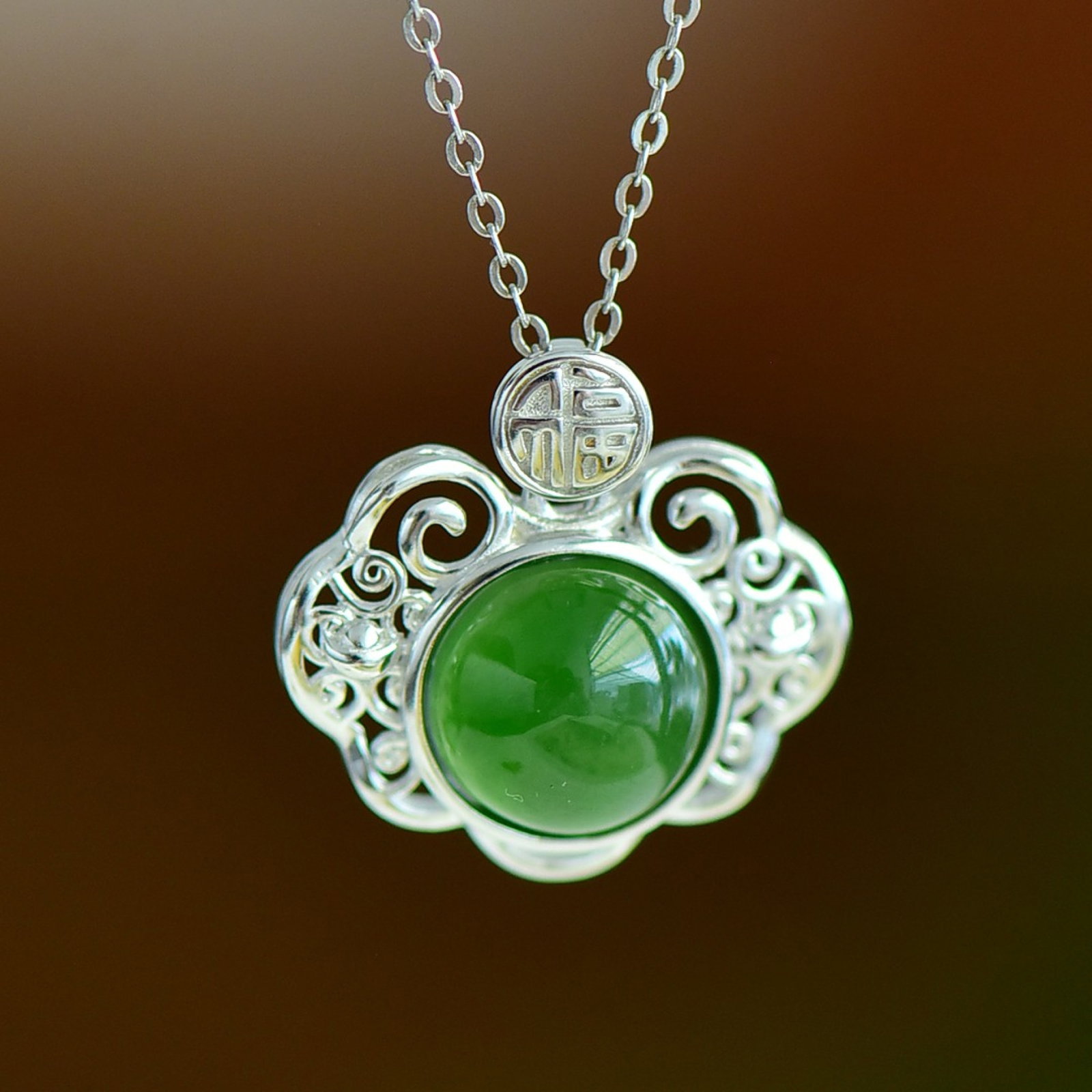 An Exquisite Sterling Silver Inlaid Jasper Pendant: An Exquisite Sterling Silver Inlaid Jasper Pendant 纯银镶碧玉吊坠