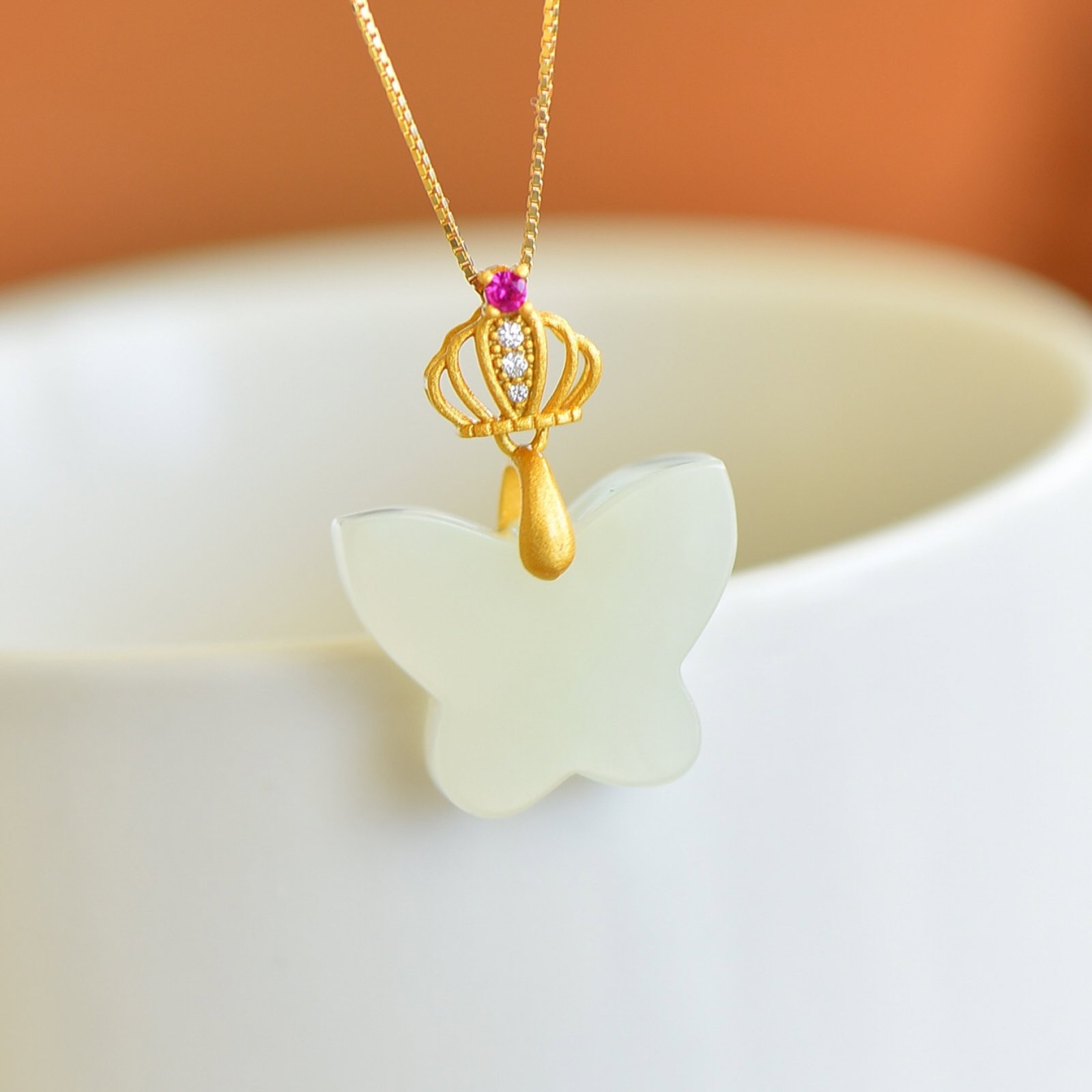 An Exquisite Sterling Silver-Gold Plated Inlaid White Jade Pendant,Inlaid Gems: An Exquisite Sterling Silver-Gold Plated Inlaid White Jade Pendant,Inlaid Gems,Size:16mmx20mm