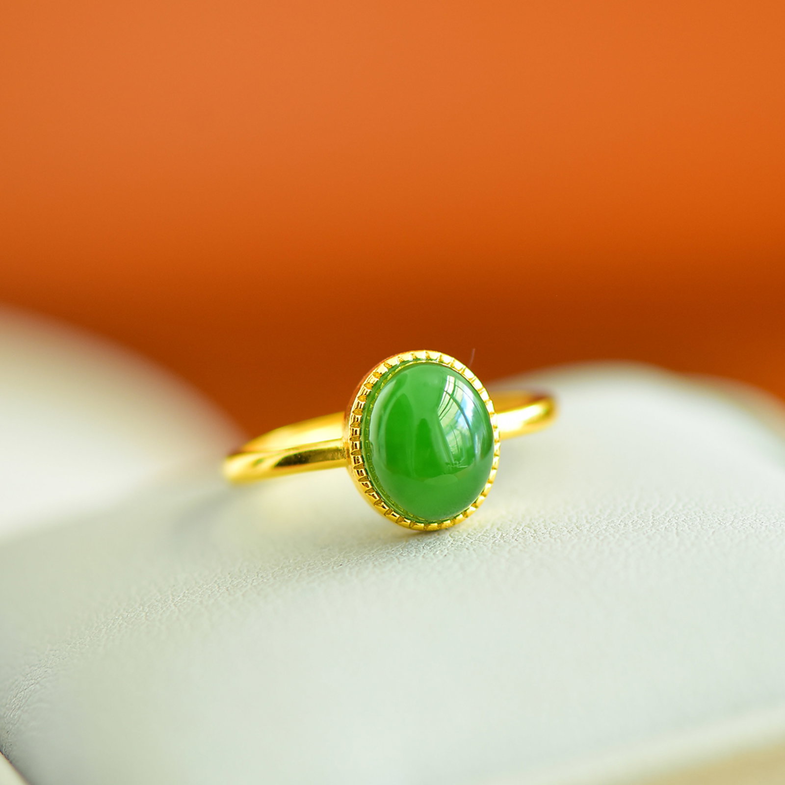 An Exquisite Sterling Silver-Gold Plated Inlaid Jasper Ring: An Exquisite Sterling Silver-Gold Plated Inlaid Jasper Ring,Size:7mmx9mm 纯银镀金镶碧玉戒指