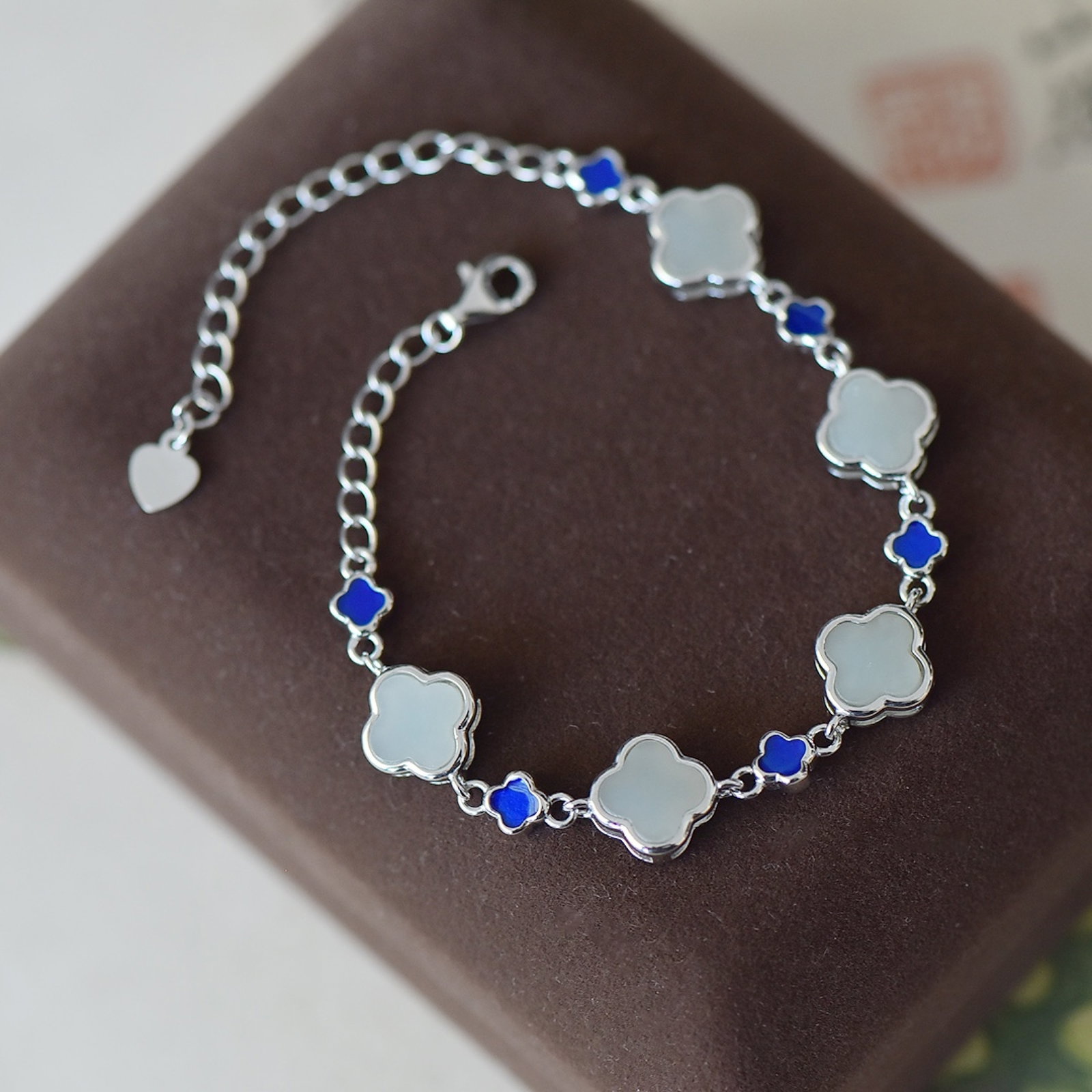 An Exquisite Sterling Silver Inlaid White Jade Enamel Bracelets: An Exquisite Sterling Silver Inlaid White Jade Enamel Bracelets,Size:8mmx8mm 纯银镶白玉珐琅手链