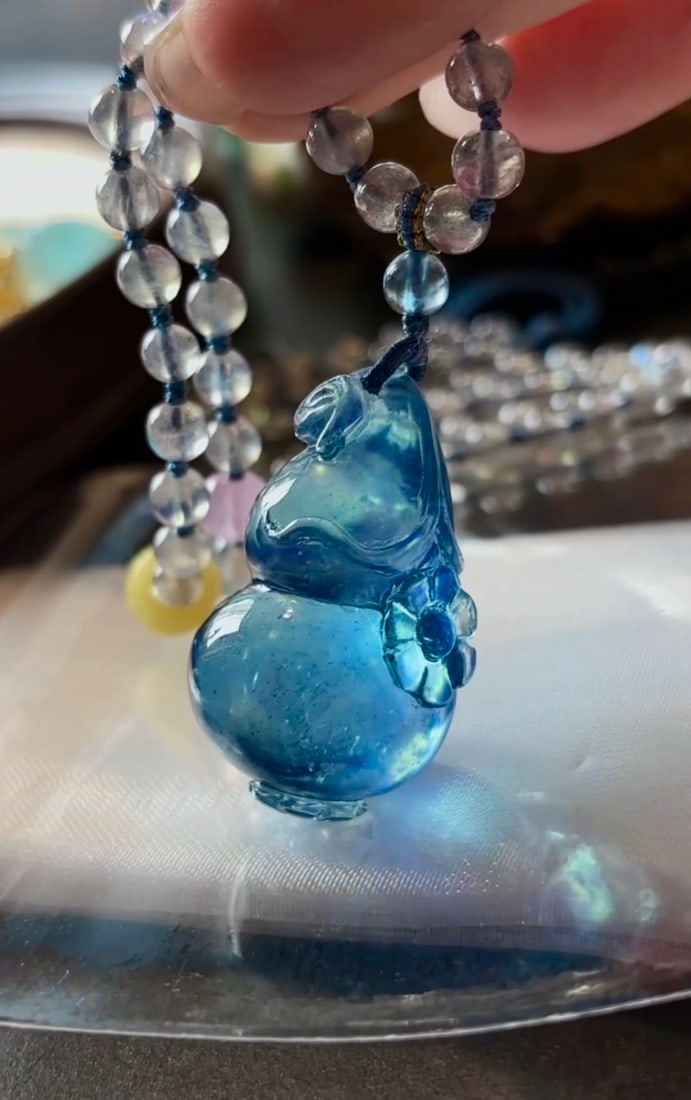 An Exquisite Aquamarine Gourd Pendant: An Exquisite Aquamarine Gourd Pendant,Size:35mmx22mmx19mm,Total Weight:32g 海蓝宝葫芦吊坠