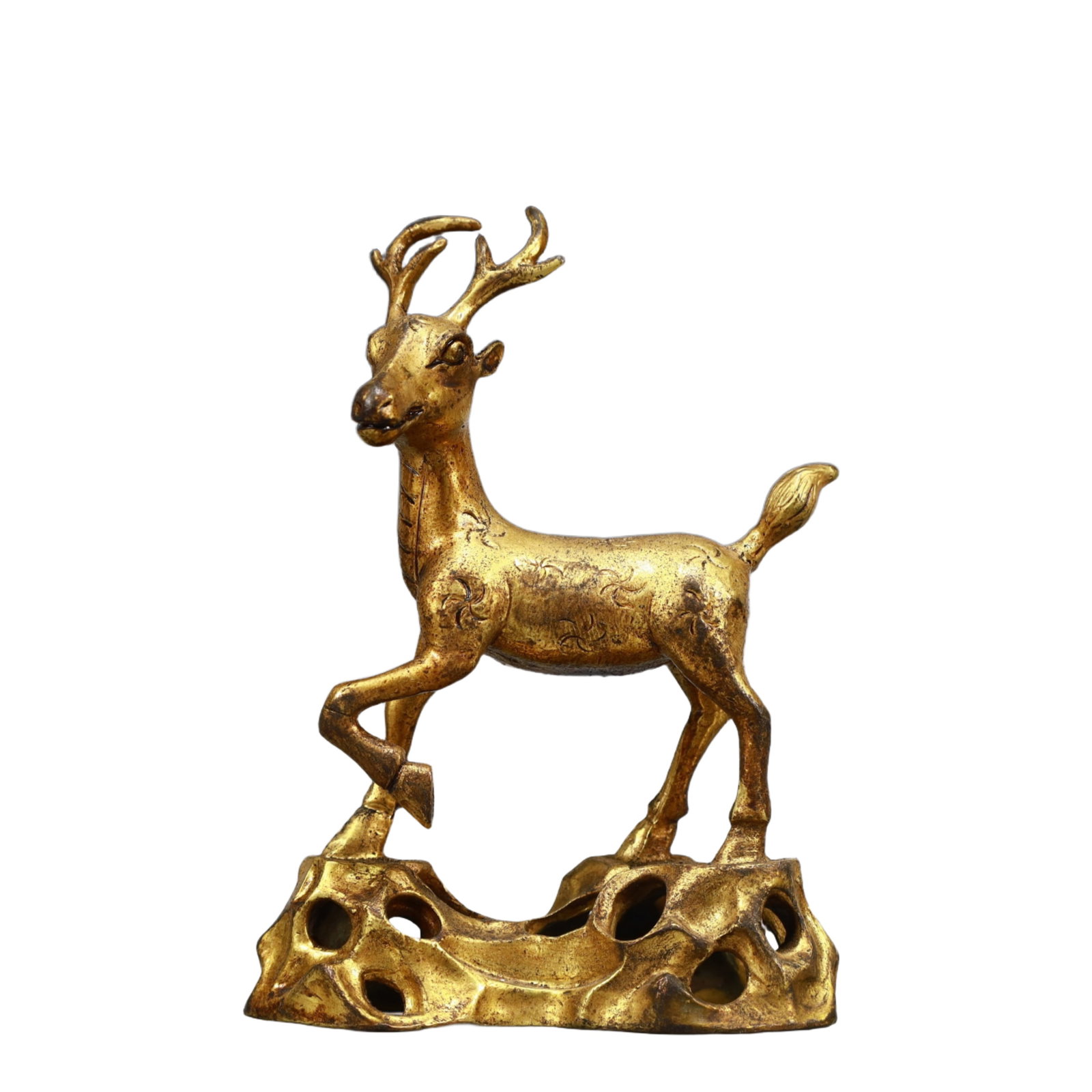 A Rare Gilt Bronze Sika Deer Ornament: A Rare Gilt Bronze Sika Deer Ornament,Qing Dynasty, China,Size:3.3inx1.6inx4.9in,Weight:3500g 铜鎏金梅花鹿摆件,中国清代