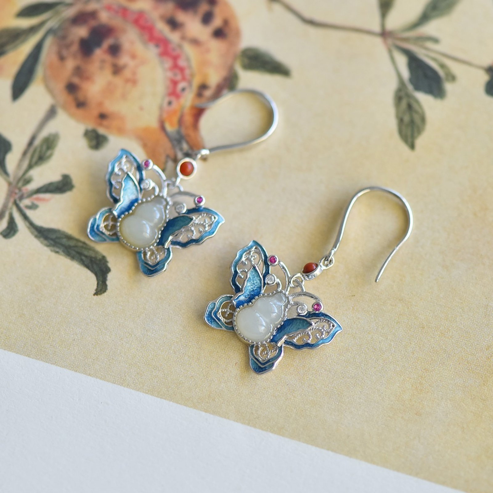 A Pair of Exquisite Sterling Silver Inlaid White Jade Earrings: A Pair of Exquisite Sterling Silver Inlaid White Jade Earrings,Size:5mmx7mm 一对纯银镶白玉耳环