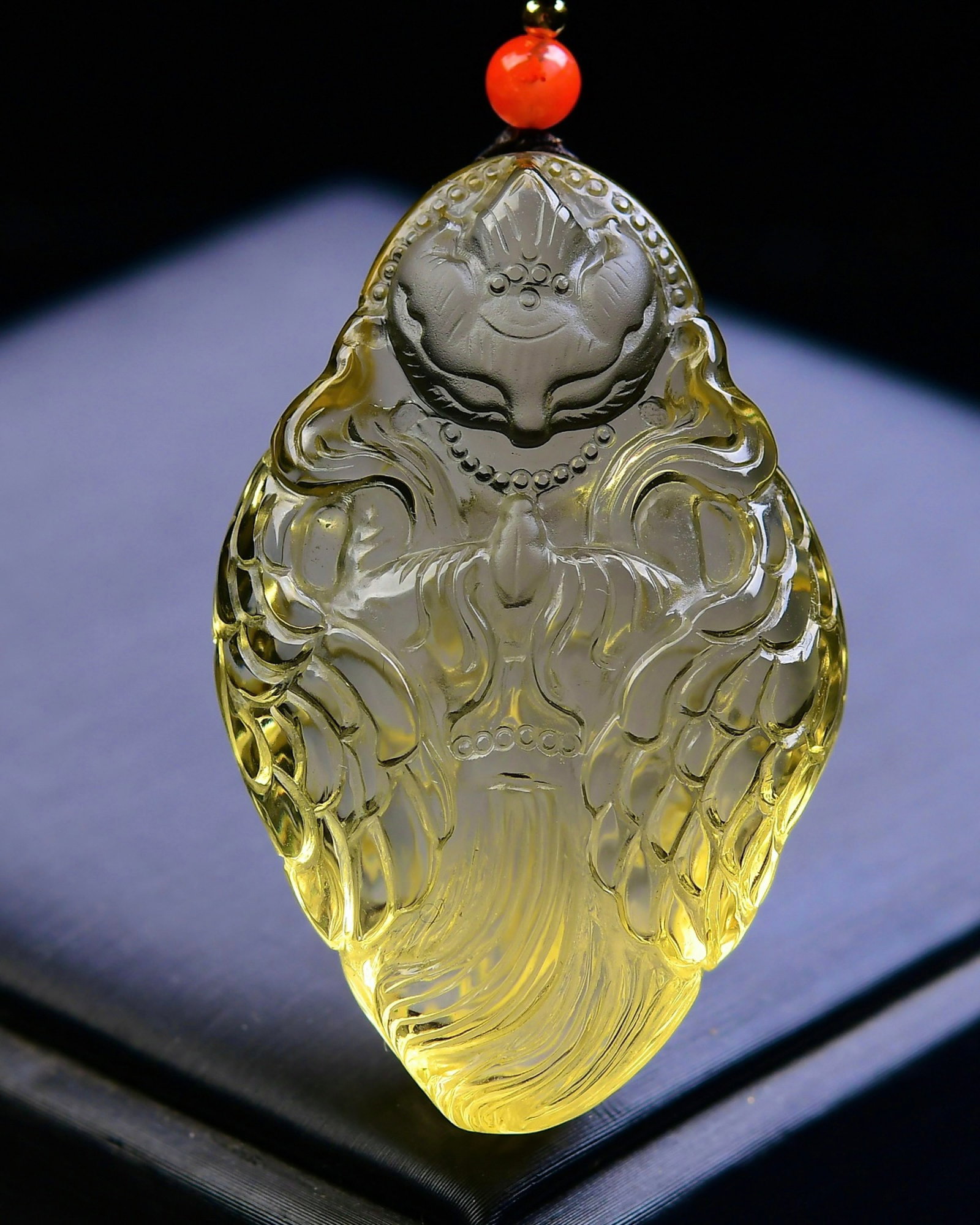 An Exquisite Crystal Nine-Tailed Fox Pattern Pendant: An Exquisite Crystal Nine-Tailed Fox Pattern Pendant,Size:48mmx31mmx17mm,Weight:39g 水晶九尾狐纹吊坠 寓意:防小人利&#