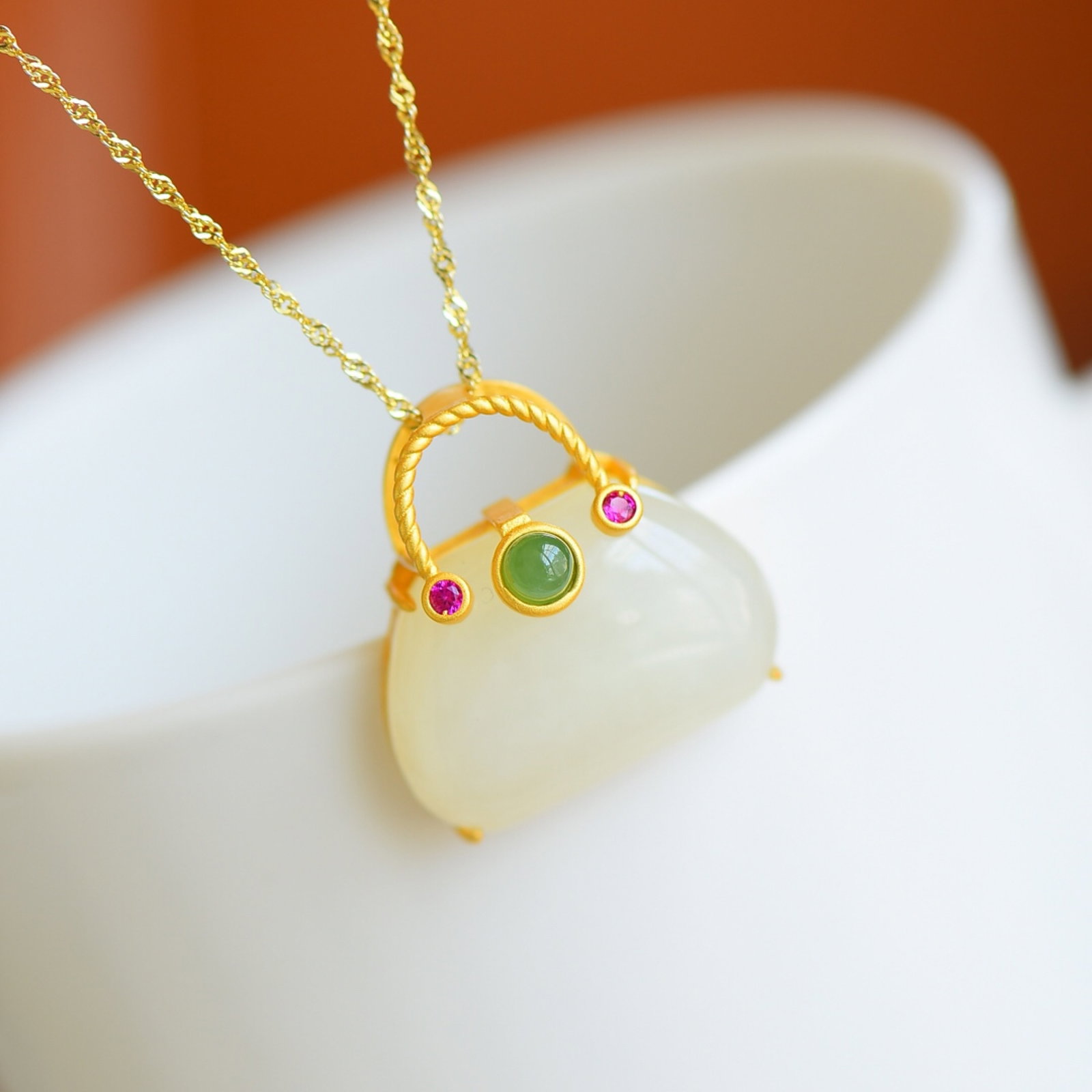 An Exquisite Sterling Silver-Gold Plated Inlaid White Jade Pendant , Inlaid Diamond: Sterling Silver-Gold Plated Inlaid White Jade Pendant , Inlaid Diamond , Size :16mmx24mm 纯银镀金镶白玉吊坠,嵌钻石,尺ë