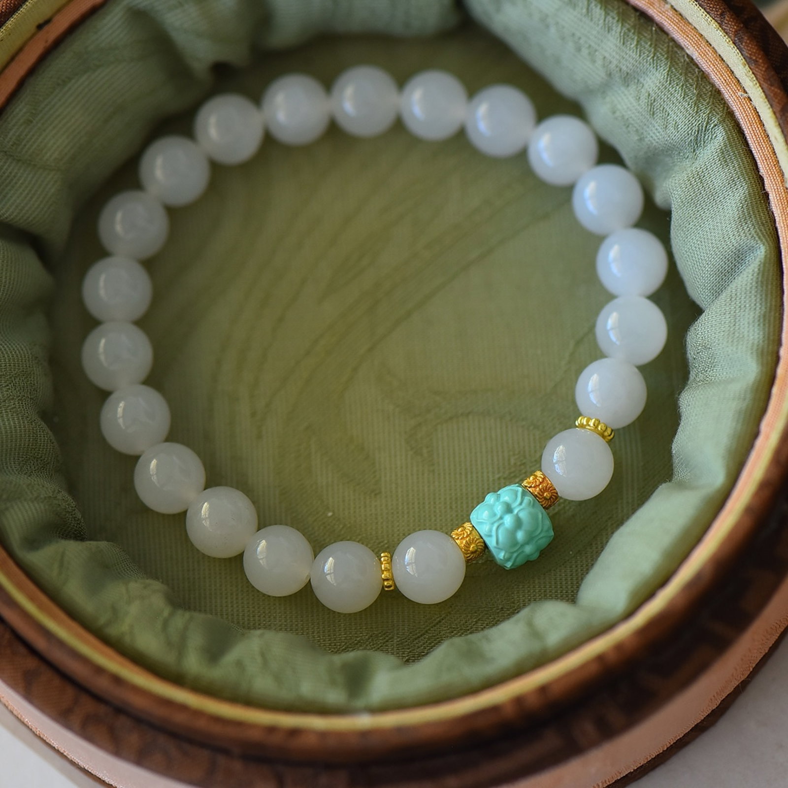 An Exquisite White Jade Bracelets,With Turquoise: An Exquisite White Jade Bracelets,With Turquoise,Size:8mmmm 白玉手串,配绿松石