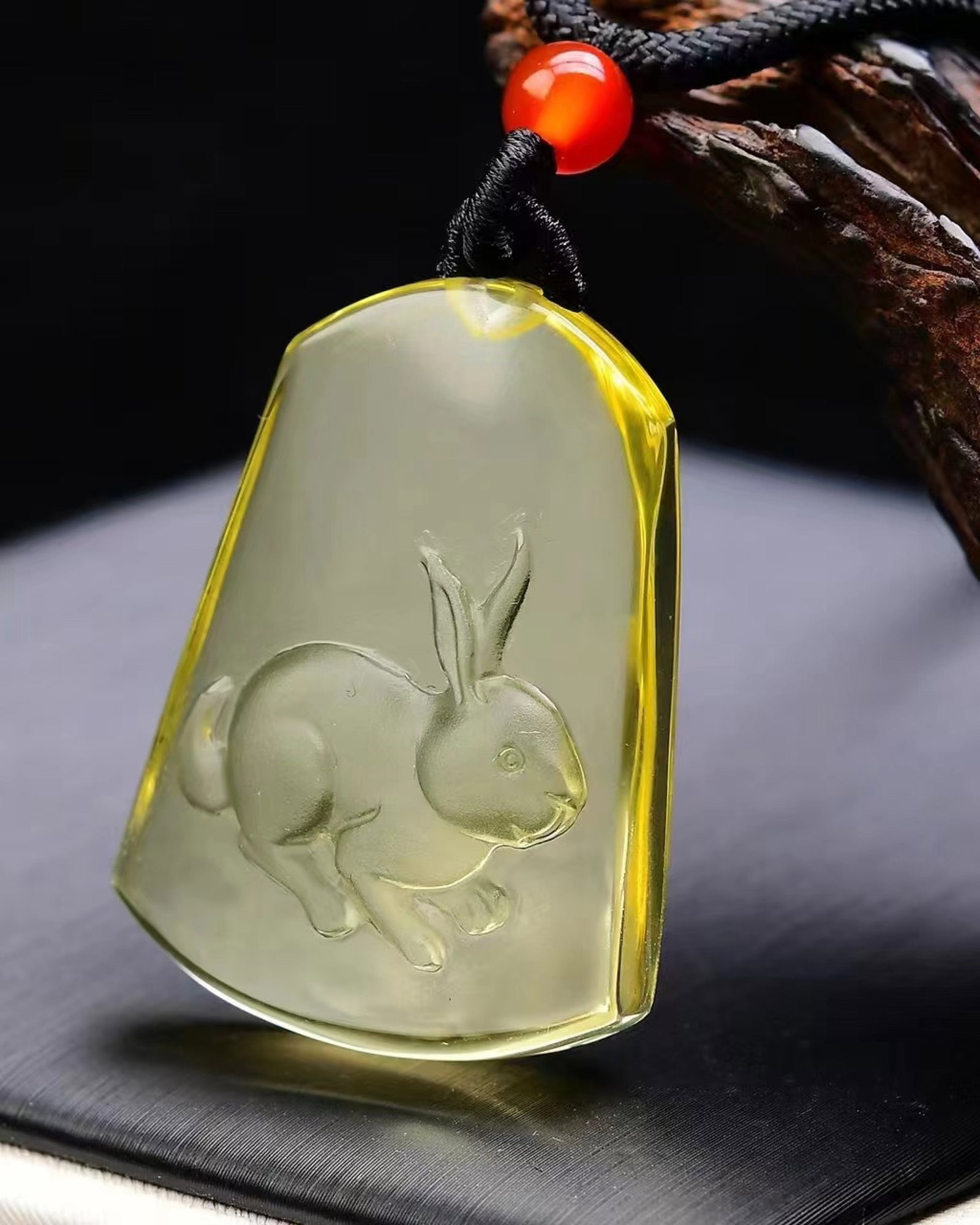 An Exquisite Crystal Rabbit Pattern Pendant - 2