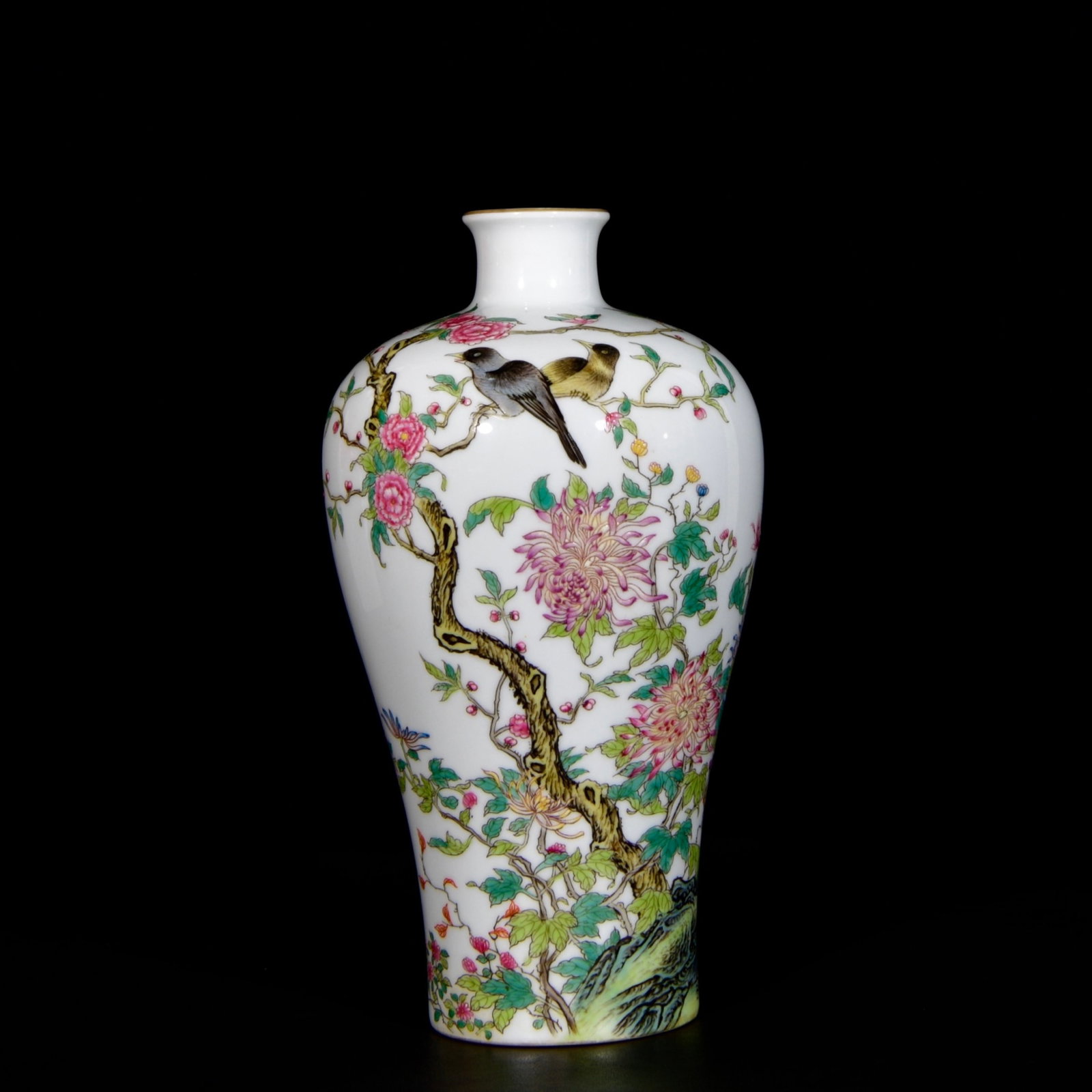 An Exquisite Enamel Painted Gold Flower and Bird Pattern Vase,With Poem: An Exquisite Enamel Painted Gold Flower and Bird Pattern Vase,With Poem,Qing Dynasty,China,Yongzheng Four-character Mark,Size:9.4inx5.3in 珐琅彩描金花鸟ಬ