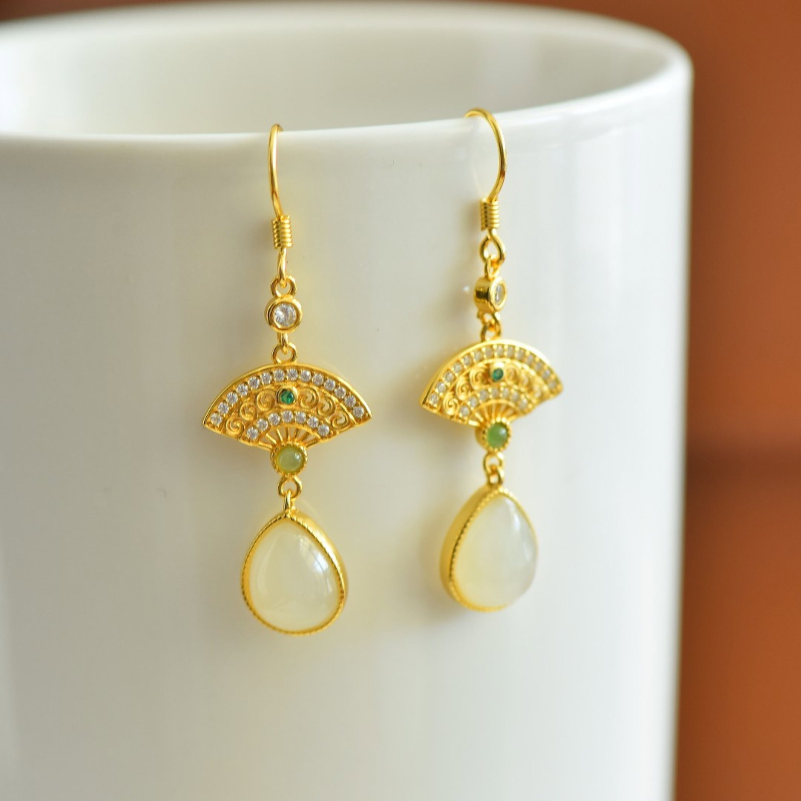 A Pair of Exquisite Sterling Silver-Gold Plated Inlaid White Jade Earrings: A Pair of Exquisite Sterling Silver-Gold Plated Inlaid White Jade Earrings,Size:8mmx10mm 一对纯银镀金镶白玉耳环