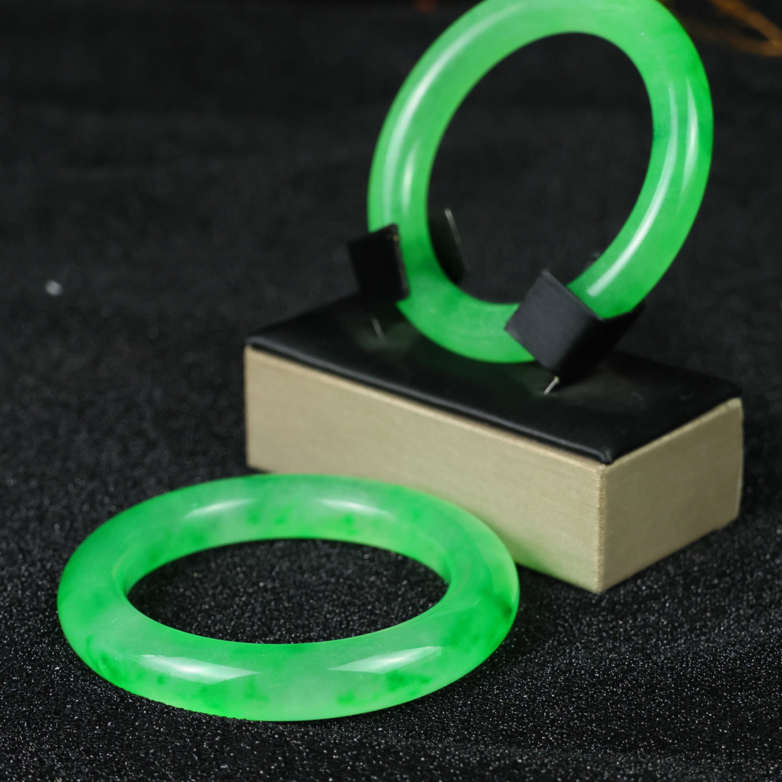 An Exquisite Jadeite Bracelets - 5