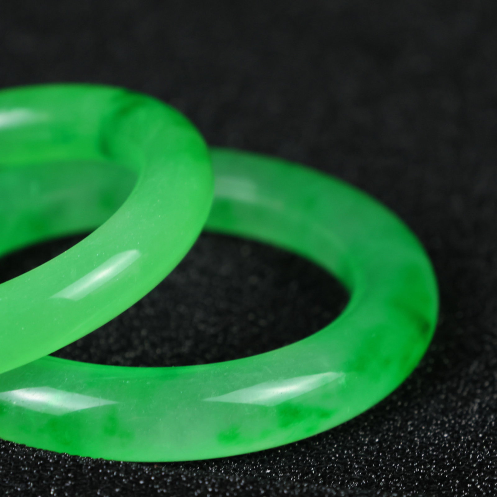 An Exquisite Jadeite Bracelets - 8