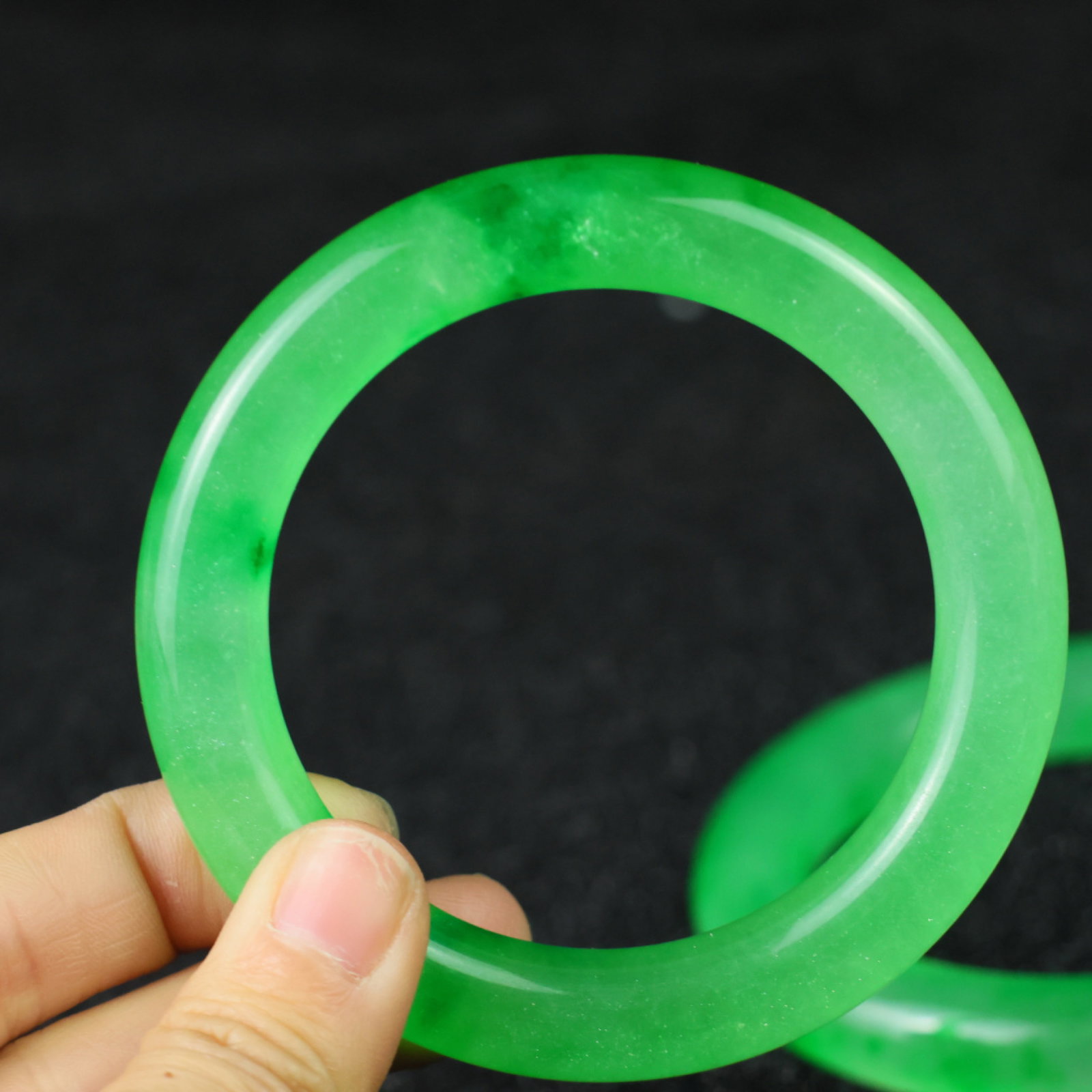 An Exquisite Jadeite Bracelets - 9