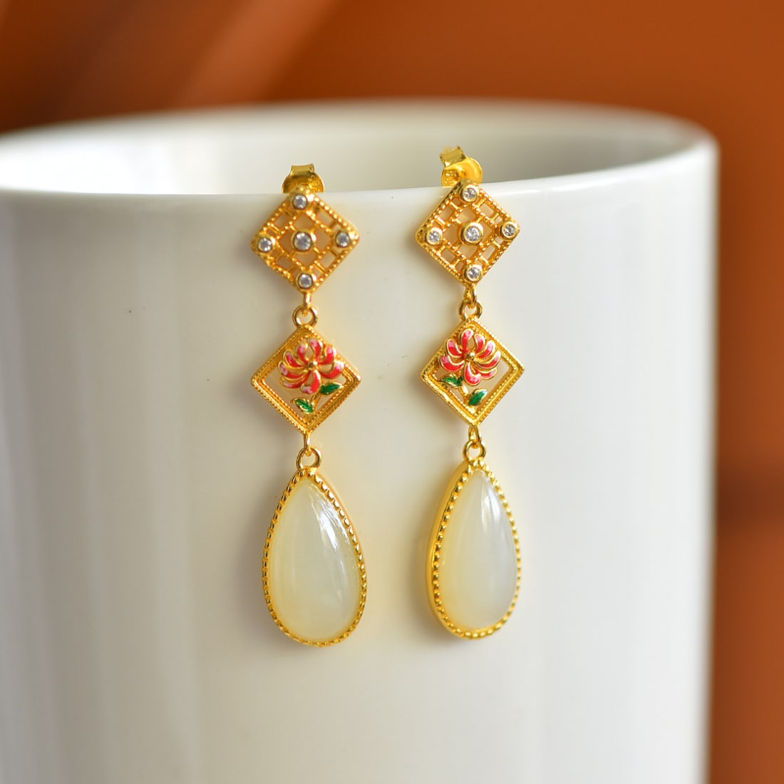 A Pair of Exquisite Sterling Silver-Gold Plated Inlaid White Jade Earrings,Inlaid Diamonds: A Pair of Exquisite Sterling Silver-Gold Plated Inlaid White Jade Earrings,Inlaid Diamonds,Size:8mmx16mm