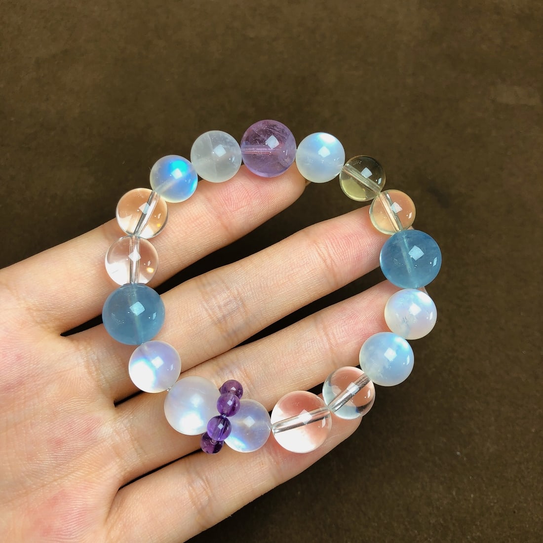 An Exquisite Crystal Bracelets: An Exquisite Crystal Bracelets,Size: 10.7mm,12.9mm, Weight:32.3g 水晶手串