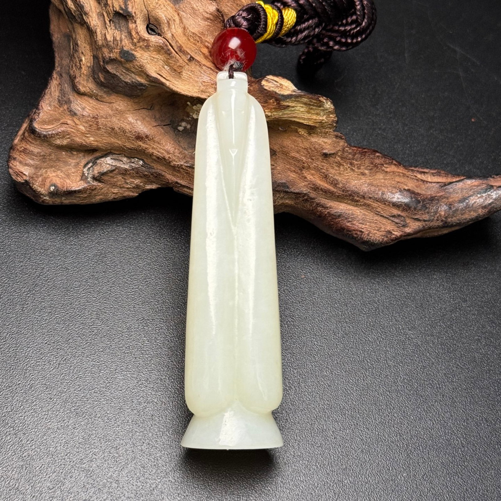 An Exquisite White Jade Figure Pendant: An Exquisite White Jade Figure Pendant,Qing Dynasty,China,Size:80mmx21mmx17mm,Weight:42g 白玉人物挂件,中国清代
