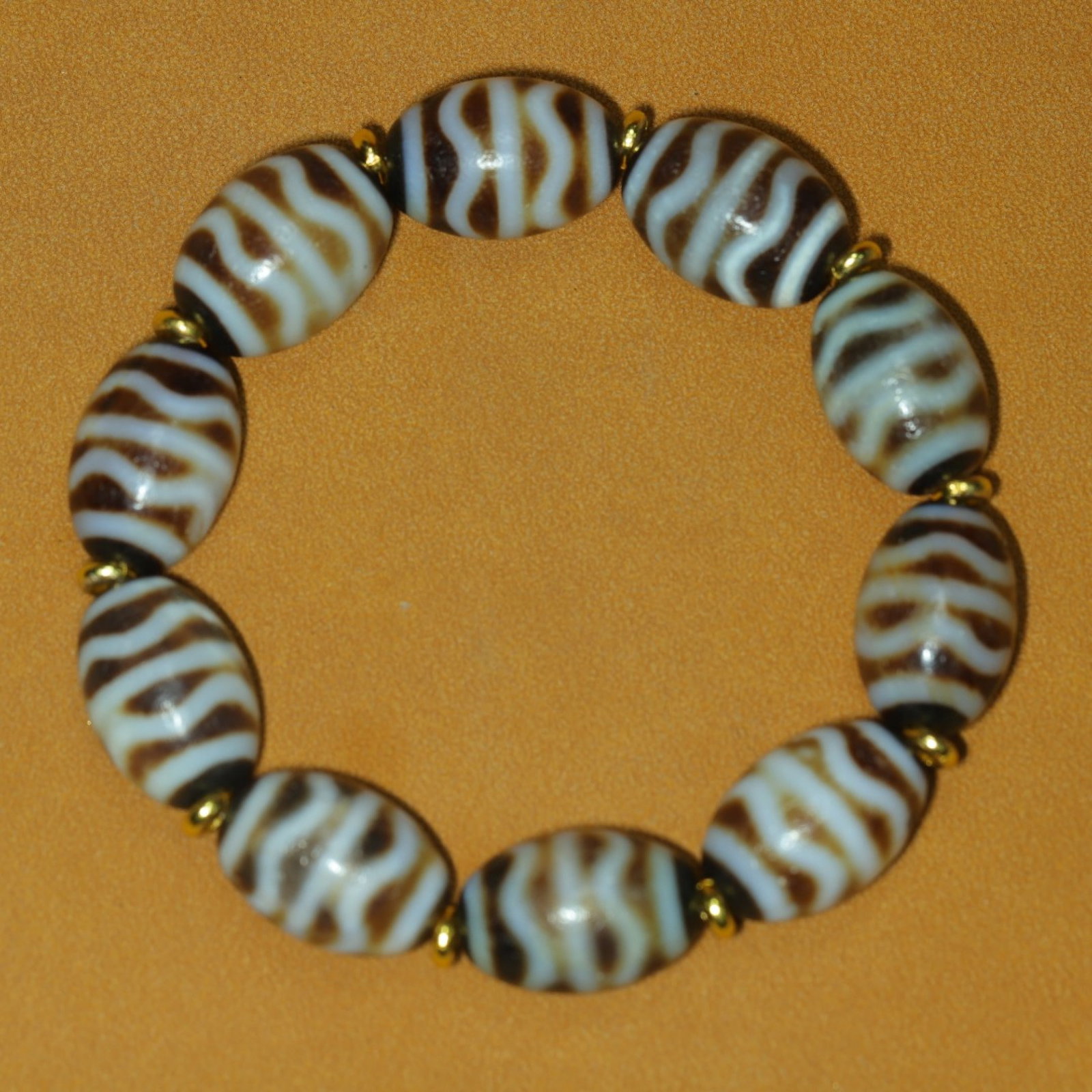 An Exquisite Dzi Bead Bracelets - 3