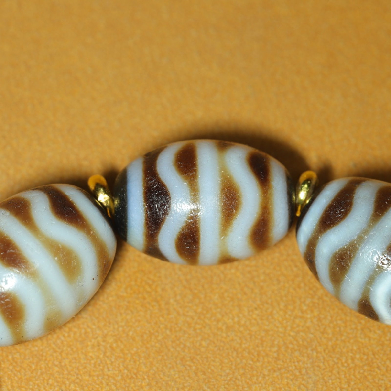 An Exquisite Dzi Bead Bracelets - 4