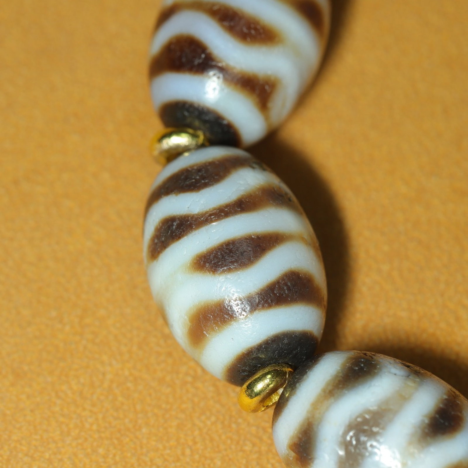 An Exquisite Dzi Bead Bracelets - 7