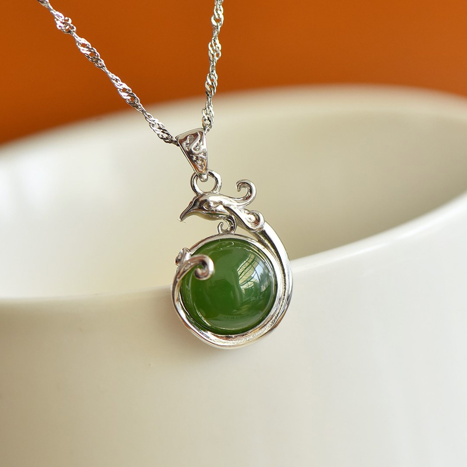 An Exquisite Sterling Silver Inlaid Jasper Pendant: An Exquisite Sterling Silver Inlaid Jasper Pendant,Size:10mmx10mm 纯银镶碧玉吊坠